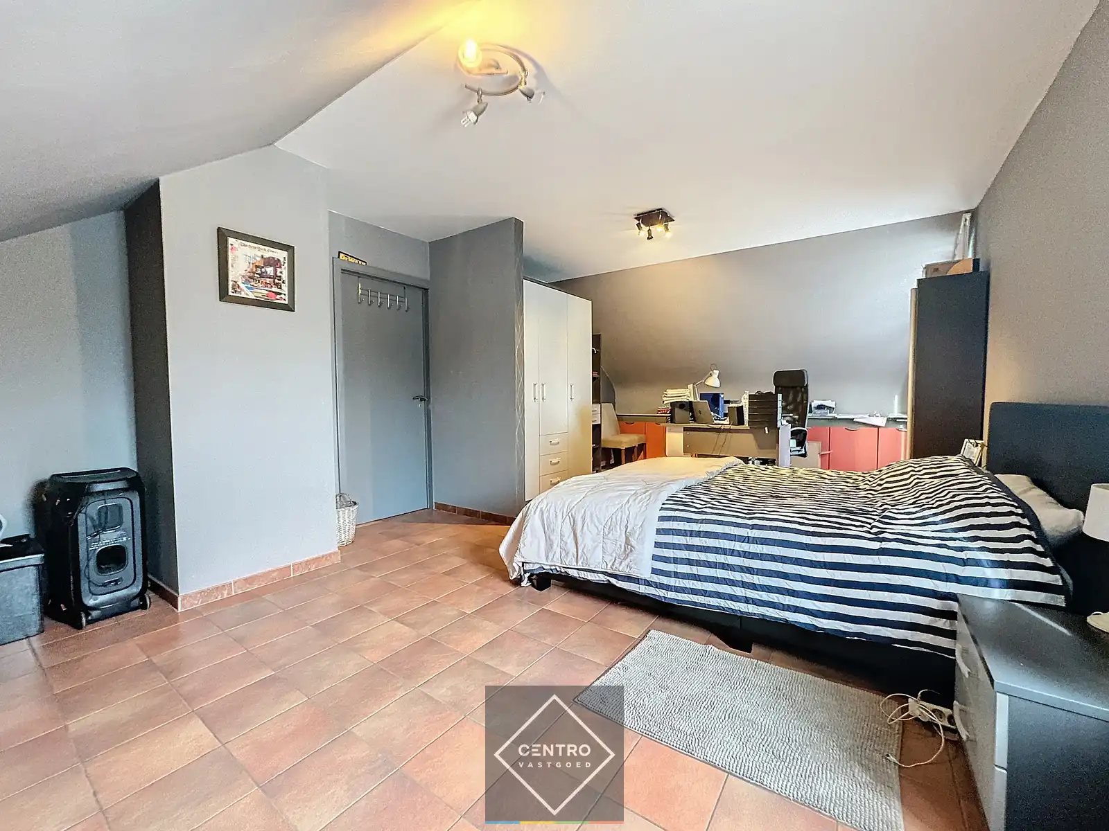 Instapklare VILLA met 2/3 slpkms, dressing, badkamer en garage met overkapping). Gelegen te Damme op wandelafstand gelegen van het centrum! foto 14