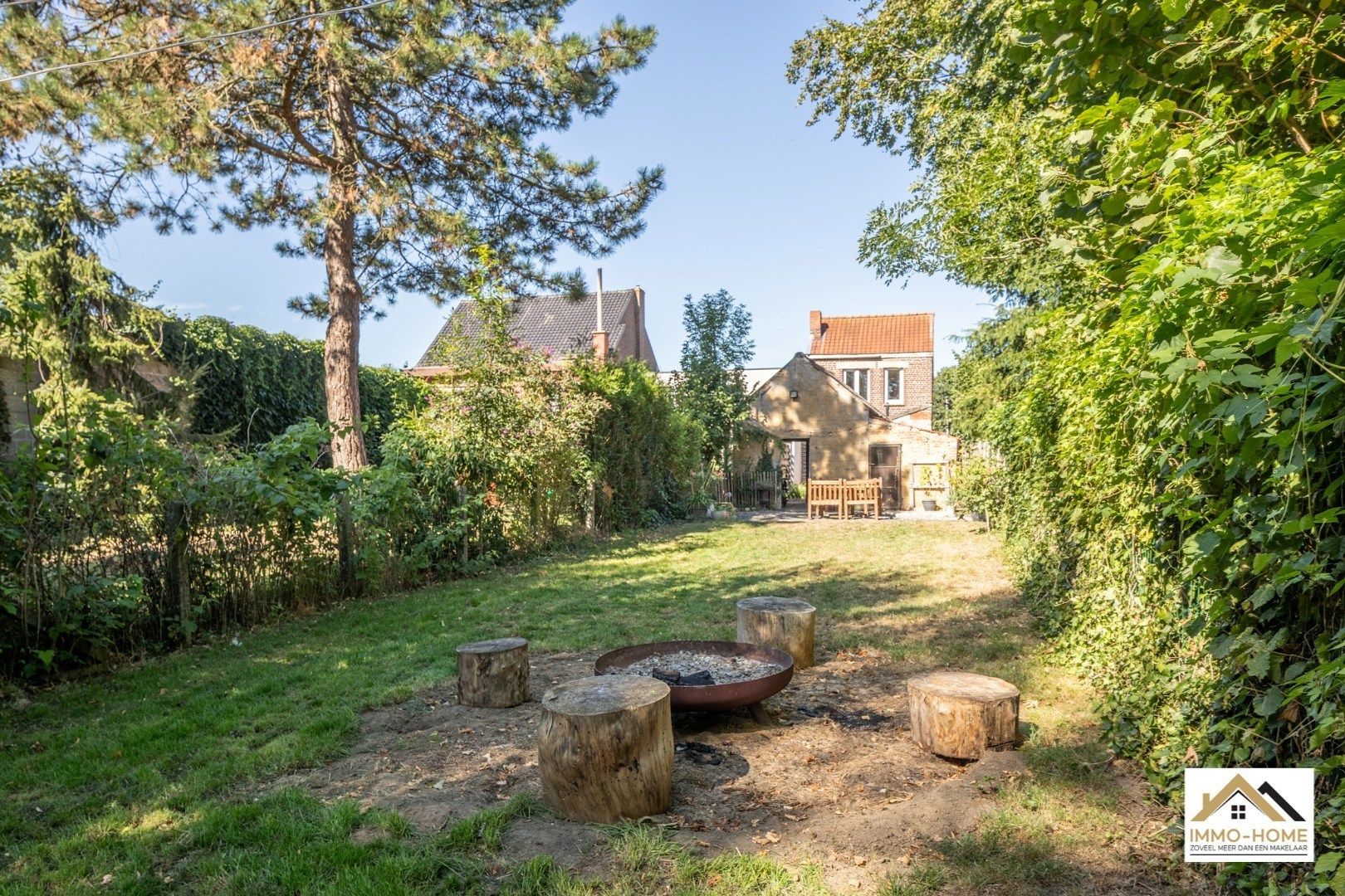 Hoofdfoto van de publicatie: Perfecte starterswoning in landelijke omgeving! 