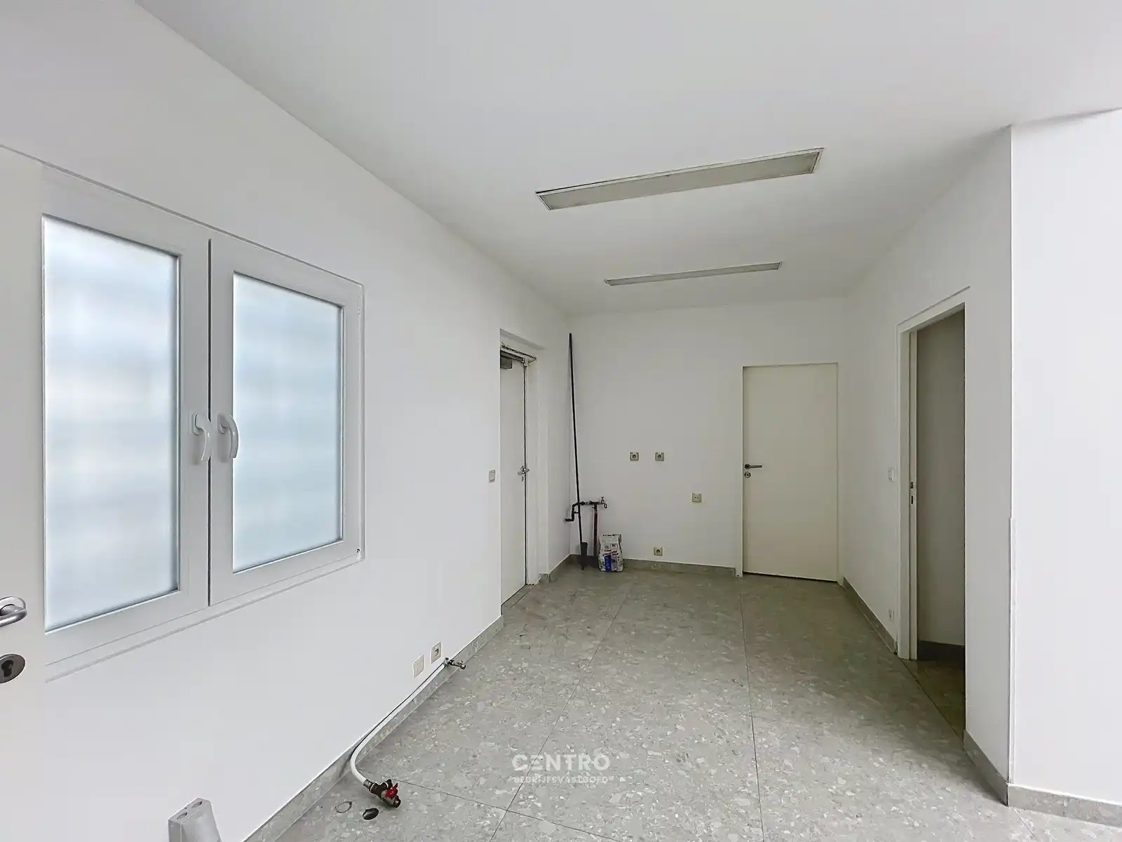 Instapklaar horecapand (± 300 m²) met hyper-geïnstalleerde keuken op commerciële toplocatie op 100m van het strand Oostduinkerke-Bad ! foto 16