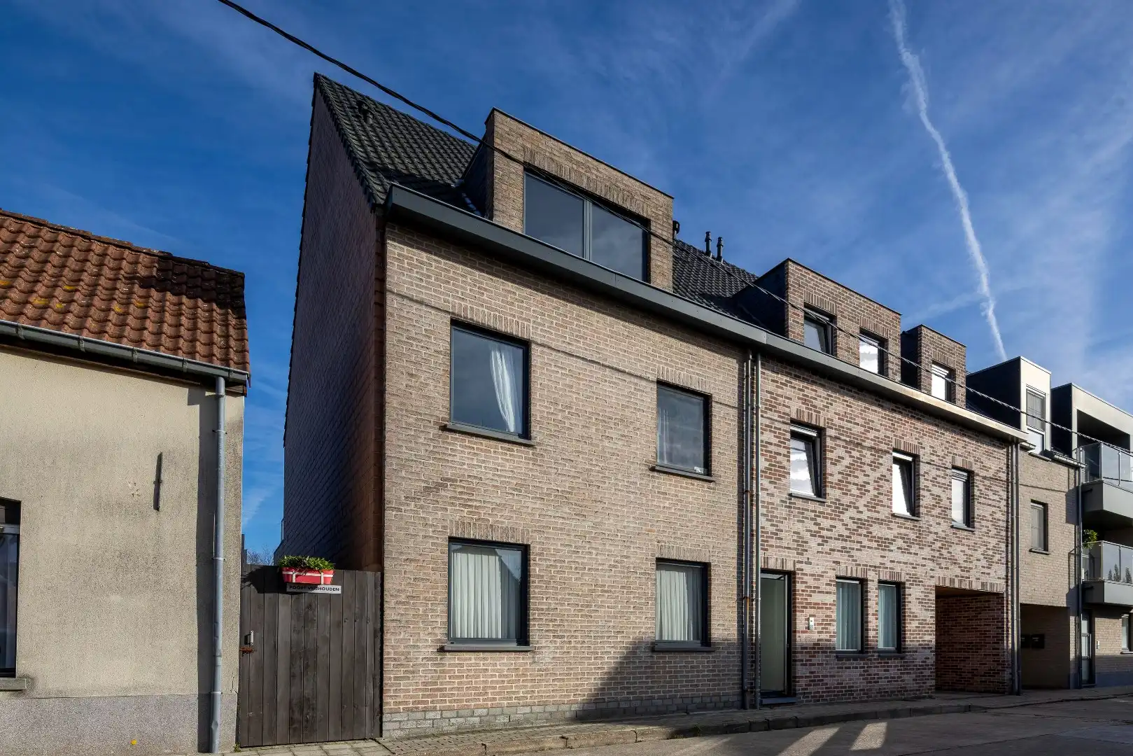 Super gezellig duplex app met 1 slk, klein terrasje en autostaanplaats  foto {{pictureIndex}}