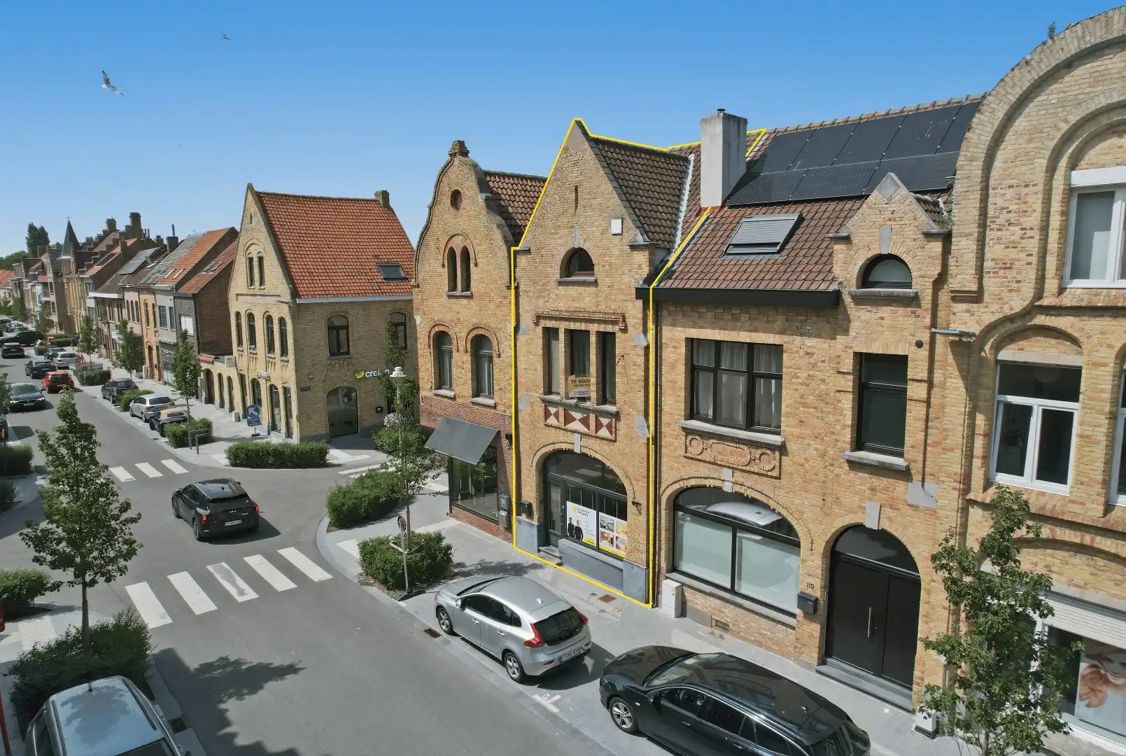 Herenhuis met handelsruimte & wellness in Nieuwpoort-Stad foto {{pictureIndex}}