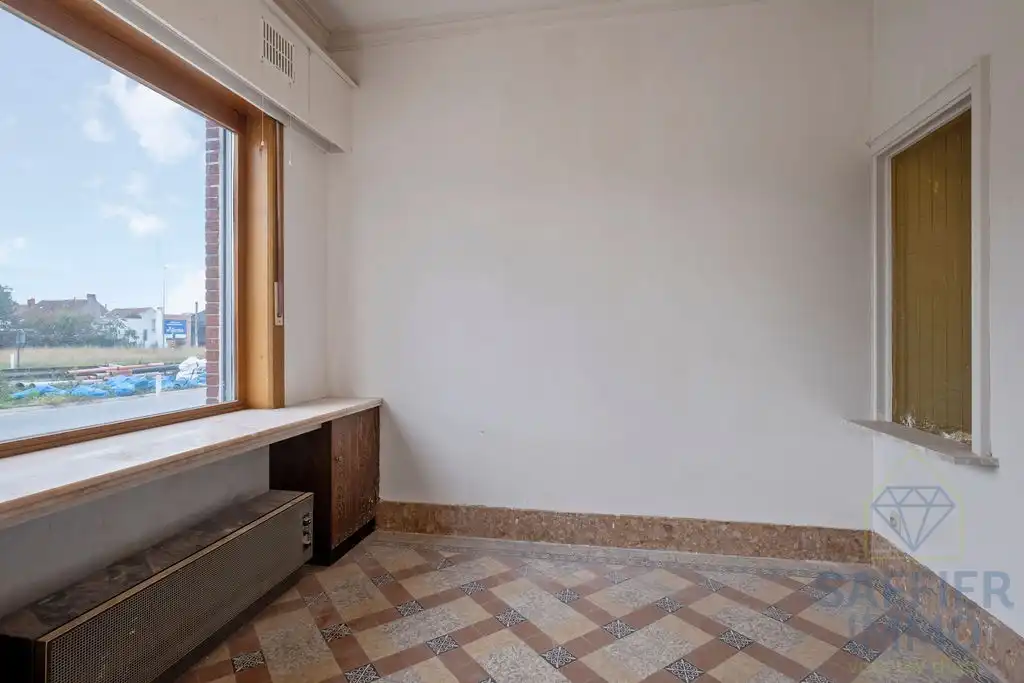 Gerenoveerde woning met zonnepanelen in Harelbeke foto 6