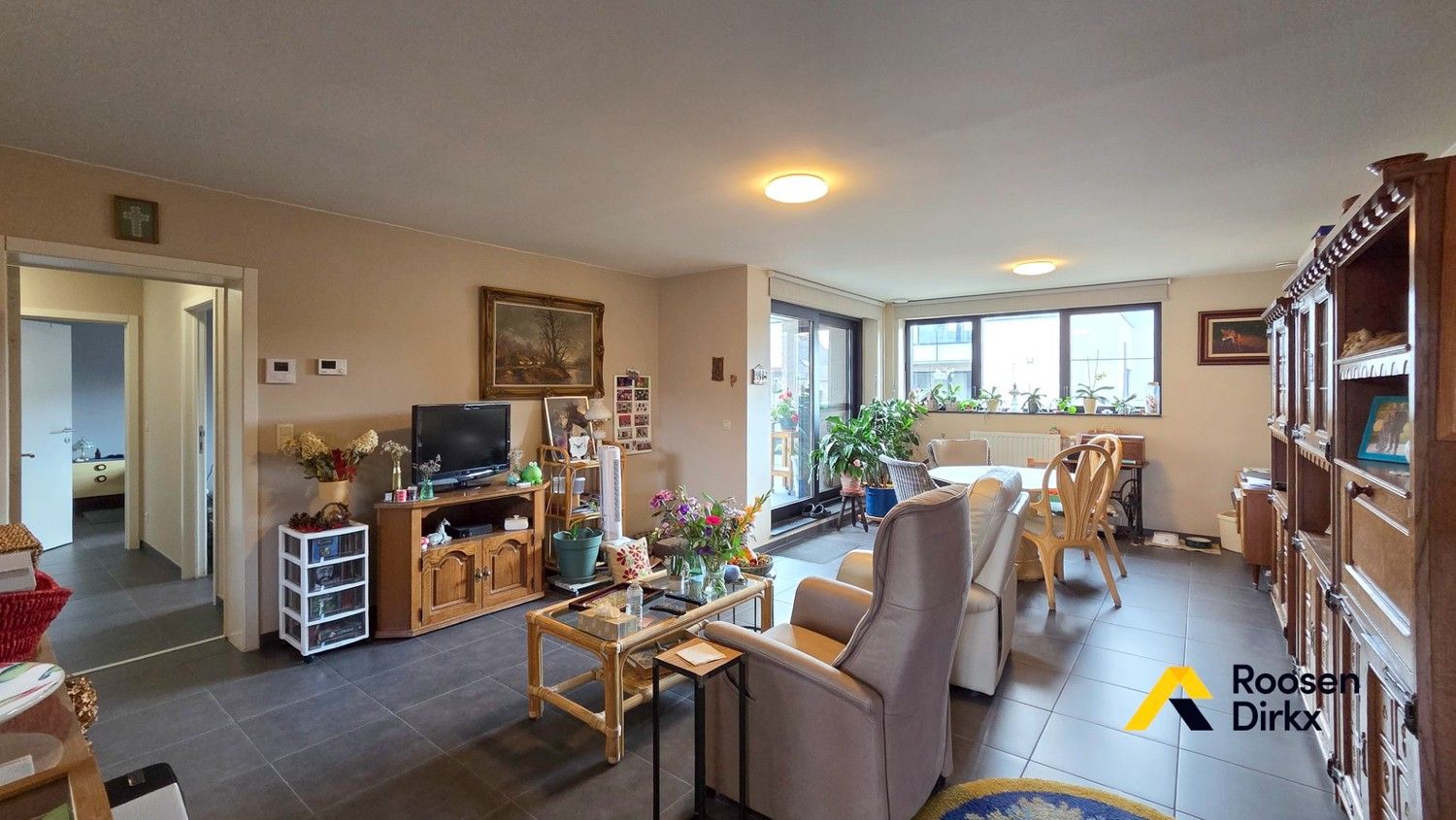 Ruim en kwalitatief appartement met 2 sk's, groot terras, parkeerplaats, berging. foto 10