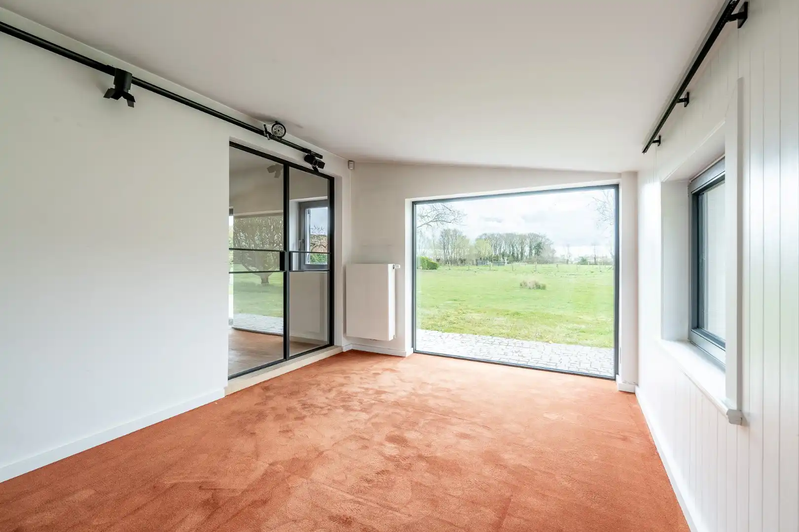 Exclusieve karaktervolle woning op een enorm perceel met 4 slaapkamers, super grote tuin met prachtig zicht op de polders foto 10