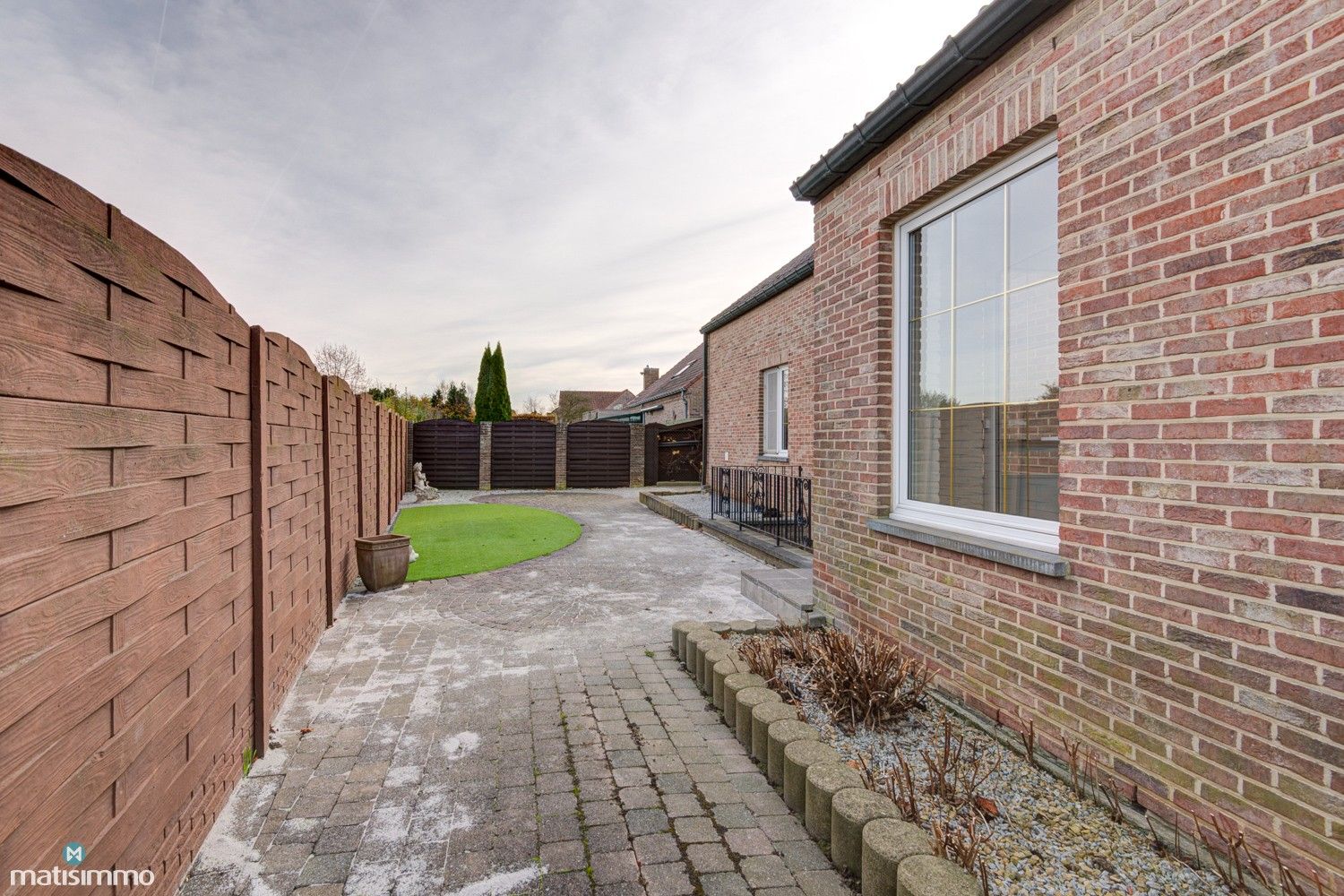 UITZONDERLIJK RUIME WONING MET 5 SLAAPKAMERS EN ONDERHOUDSVRIENDELIJKE TUIN TE MOPERTINGEN foto 37