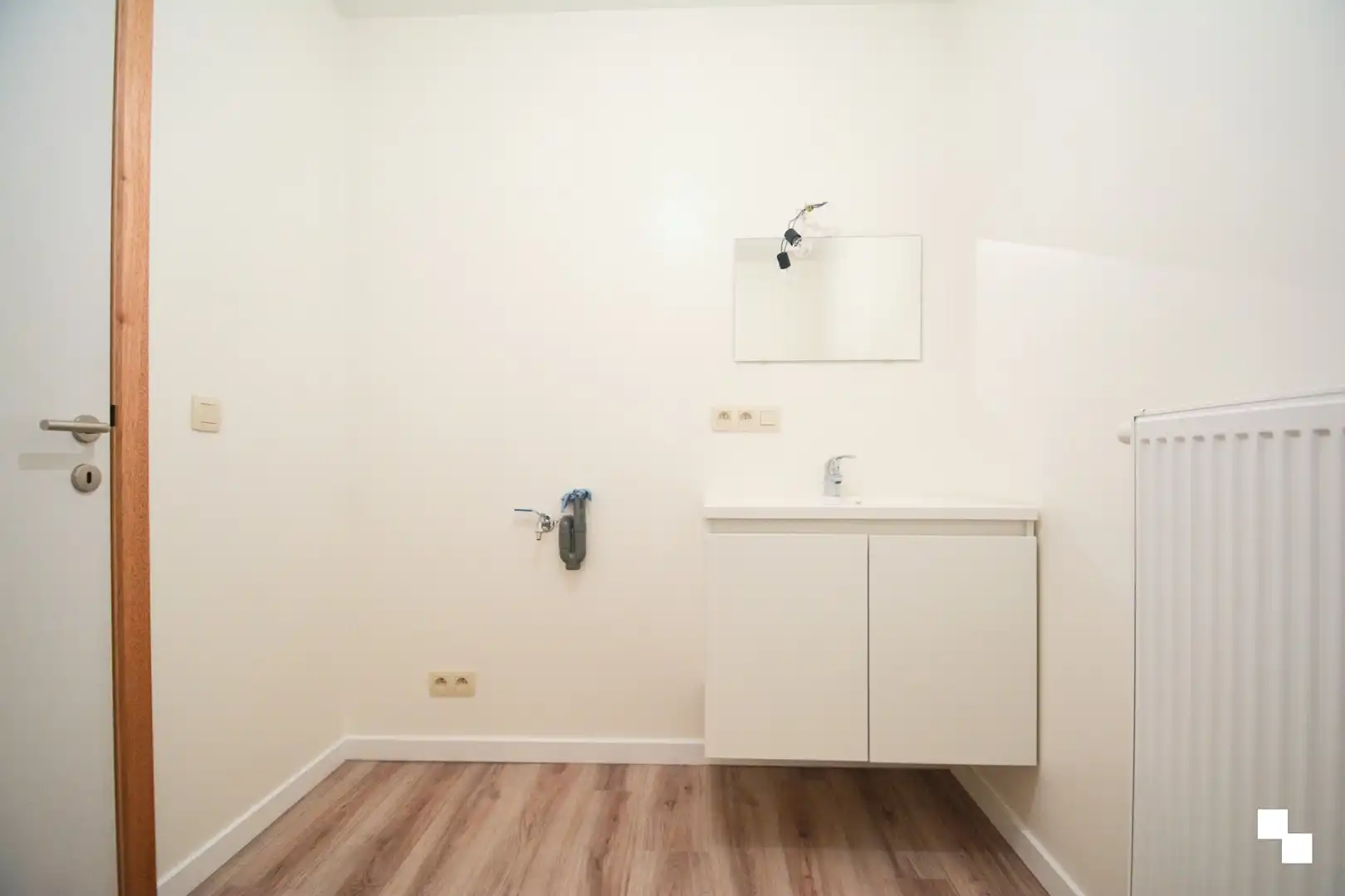 Recent tweeslaapkamer appartement in dorpskern van Sint-Eloois-Winkel foto 18