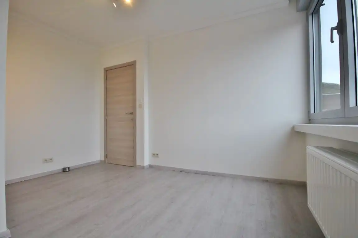 Zeer ruime woning net buiten het stadscentrum! foto 28