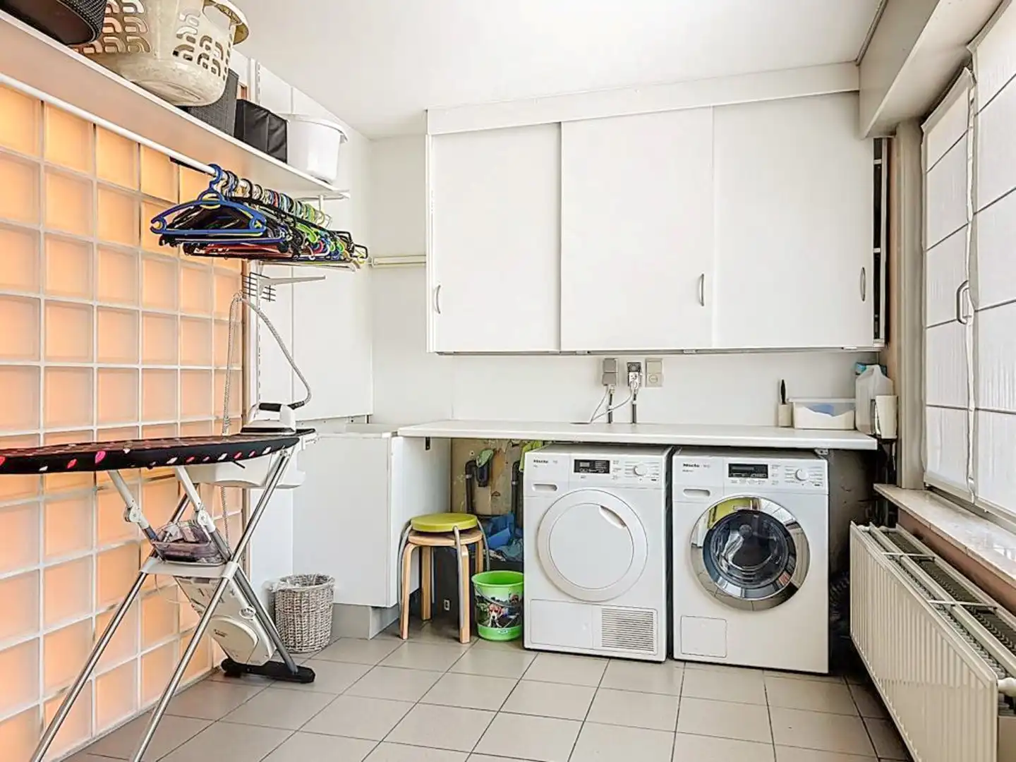  Instapklaar huis met 5 slaapkamers, dubbele praktijkruimte, ruime parking op zichtlocatie foto 18