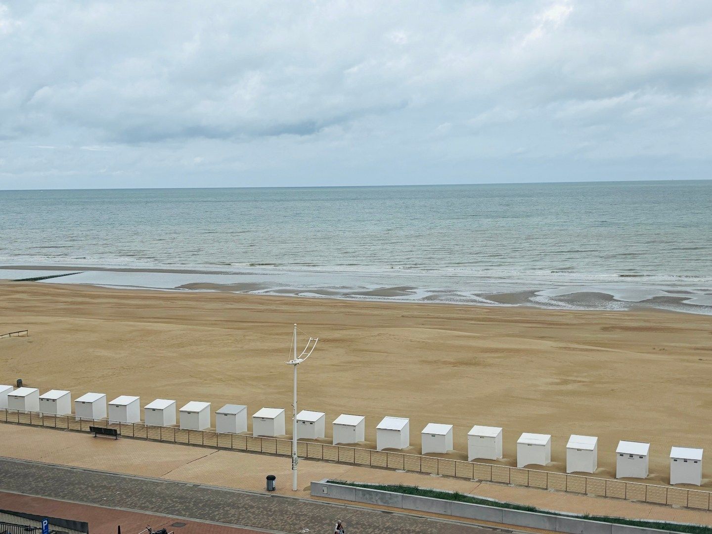 INSTAPKLAAR HEDENDAAGS APPARTEMENT MET ZONNETERRAS EN ZEEZICHT foto 10