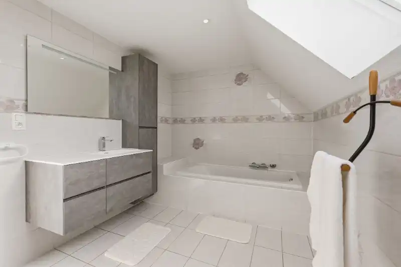 Villa met loods foto 19