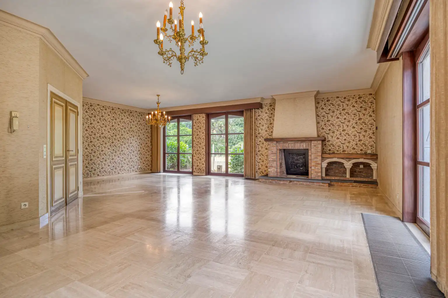 STATIGE VILLA VOOR PRIVE OF VRIJ BEROEP MET RUIME TUIN   foto 8
