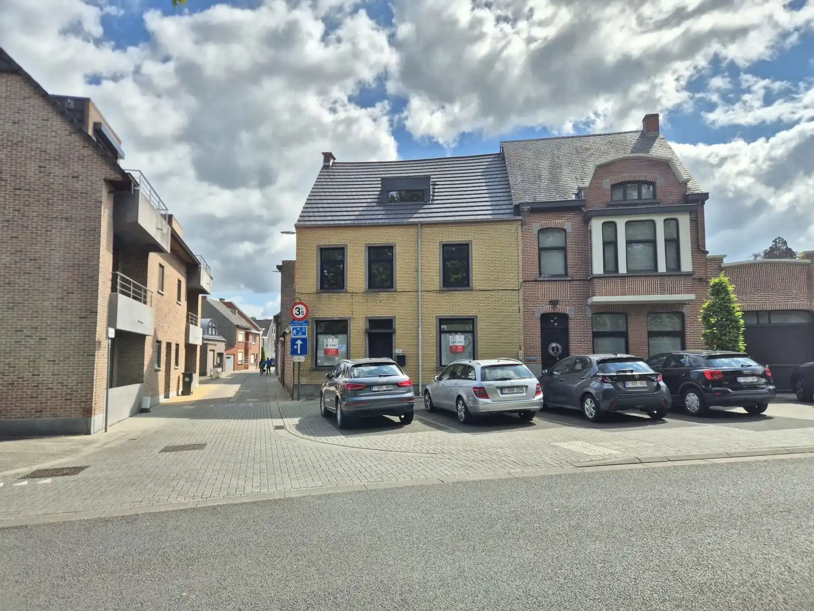 Halfopen bebouwing met 5 slaapkamers en 2 badkamers foto 17