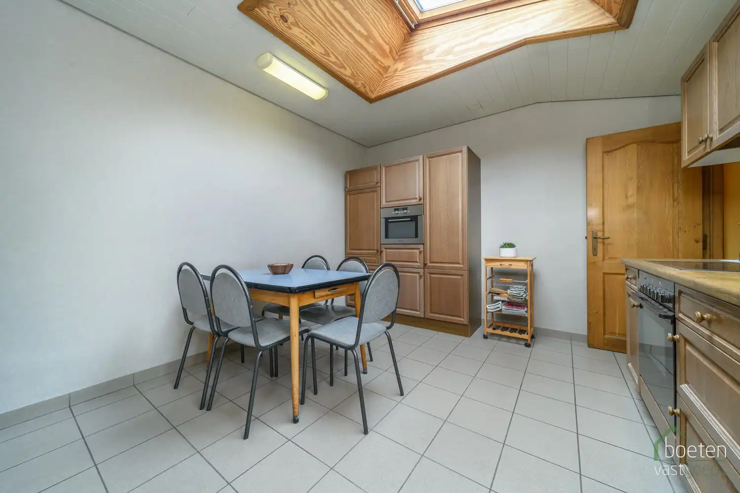 Beauvoorde: Charmante maar te renoveren halfopen woning met tuin in het historische hart van Beauvoorde op 392m² grondopp. foto 7