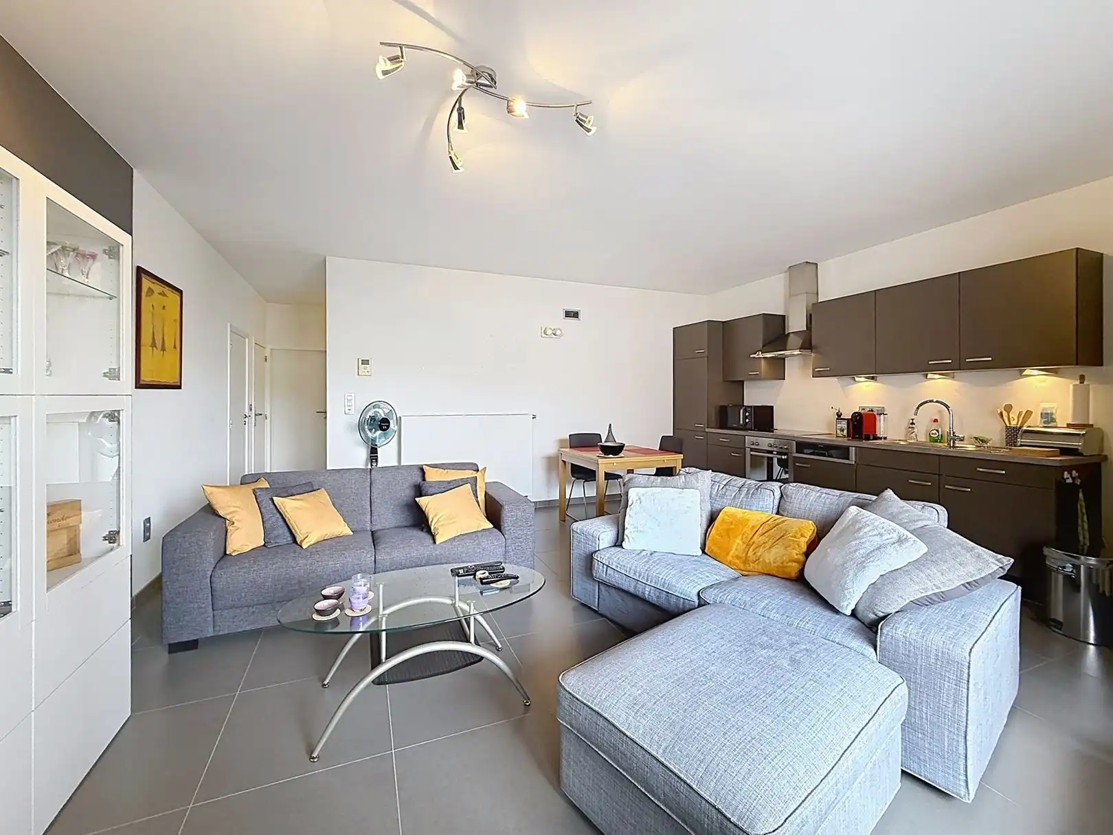 Gemeubeld appartement, 2 slpks, terras en kelder foto 8