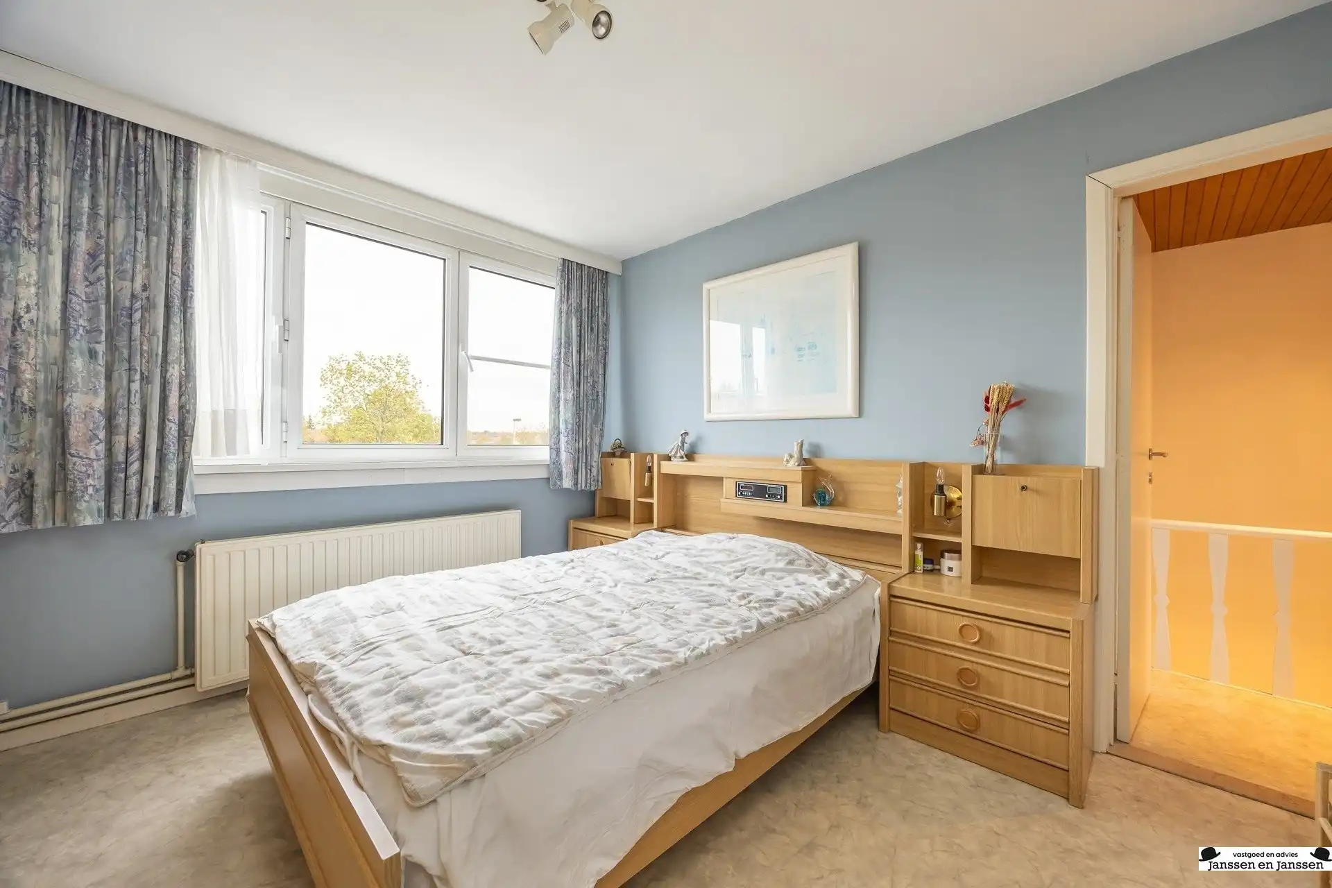Instapklare bel-etagewoning met 3 slaapkamers, garage en zonnige tuin in Ekeren-Donk foto 17