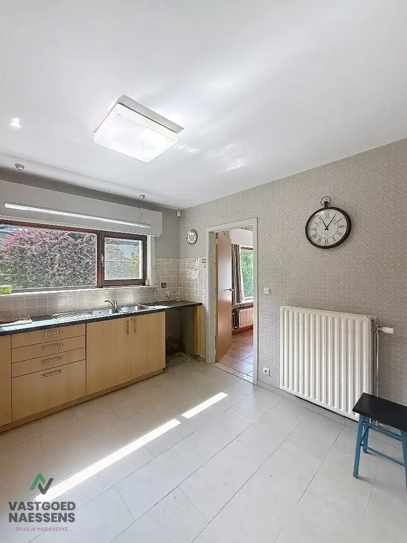 TE RENOVEREN BUNGALOW IN GEGEERDE WOONWIJK foto 9