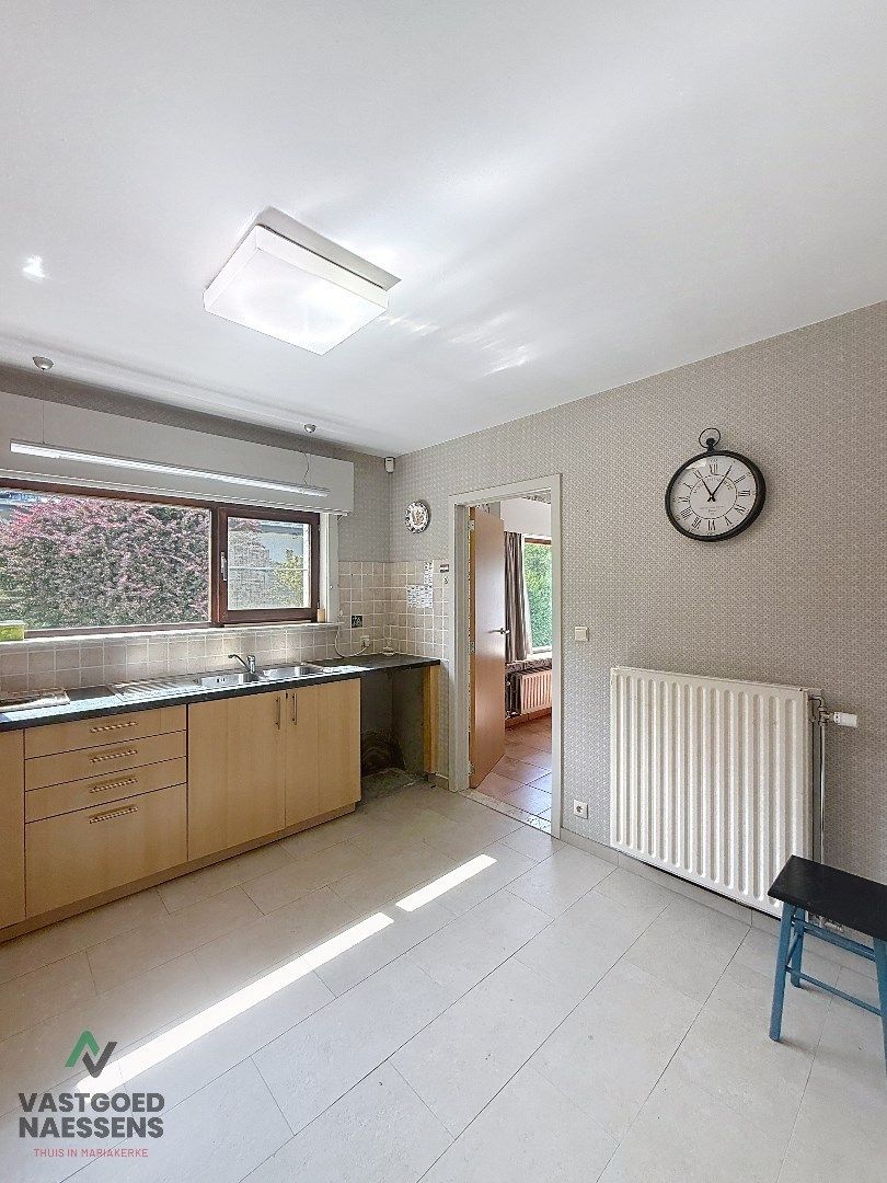 TE RENOVEREN BUNGALOW IN GEGEERDE WOONWIJK foto 9