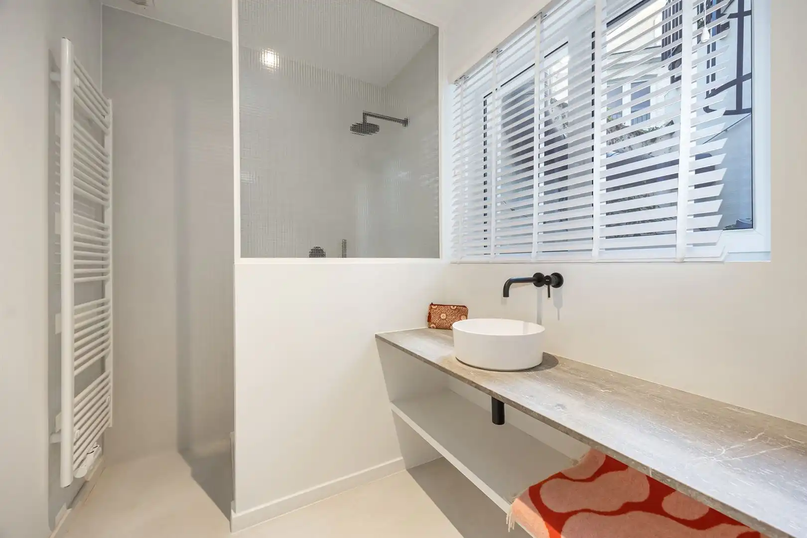 Stijlvol éénslaapkamer appartement met terras foto 8