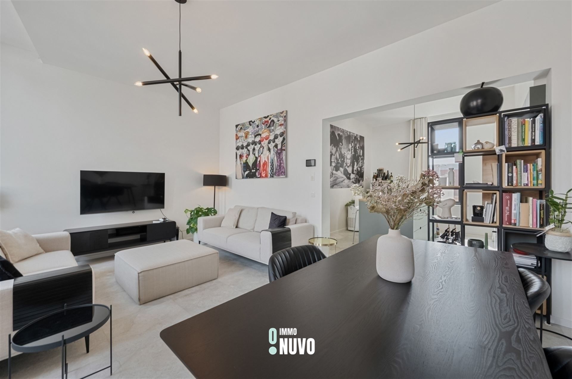 Woonhuis foto {{pictureIndex}}