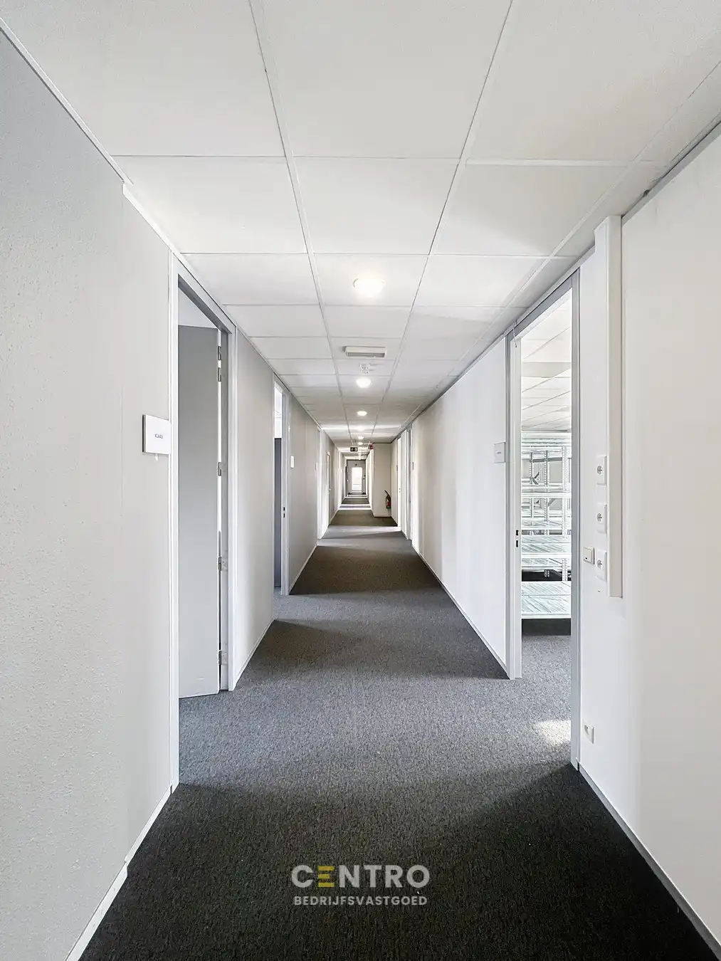 Instapklare KANTOORRUIMTE (± 700 m²) - ALL-IN formule (huur, verbruik, randaccomodatie, etc.) te IEPER. foto 5