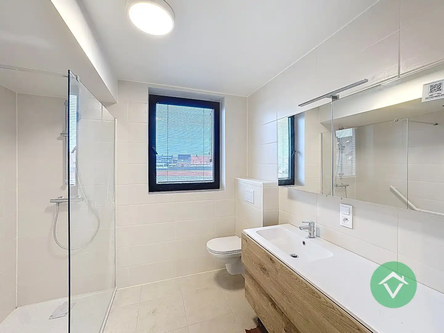 Volledig geschilderd Instapklaar appartement met garage in centrum Koekelare foto 19