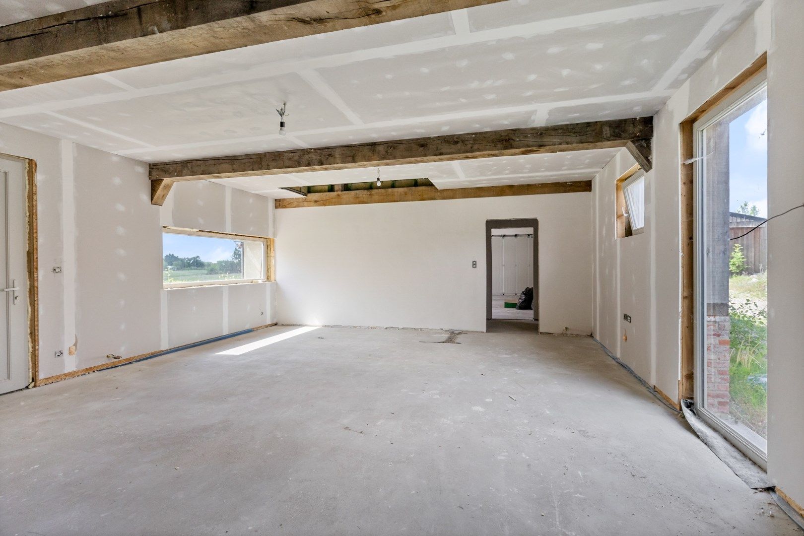 UNIEKE VIERKANTSHOEVE met paardenstallen op 7,34 hectare met vergunning voor zwembad en poolhouse foto 17