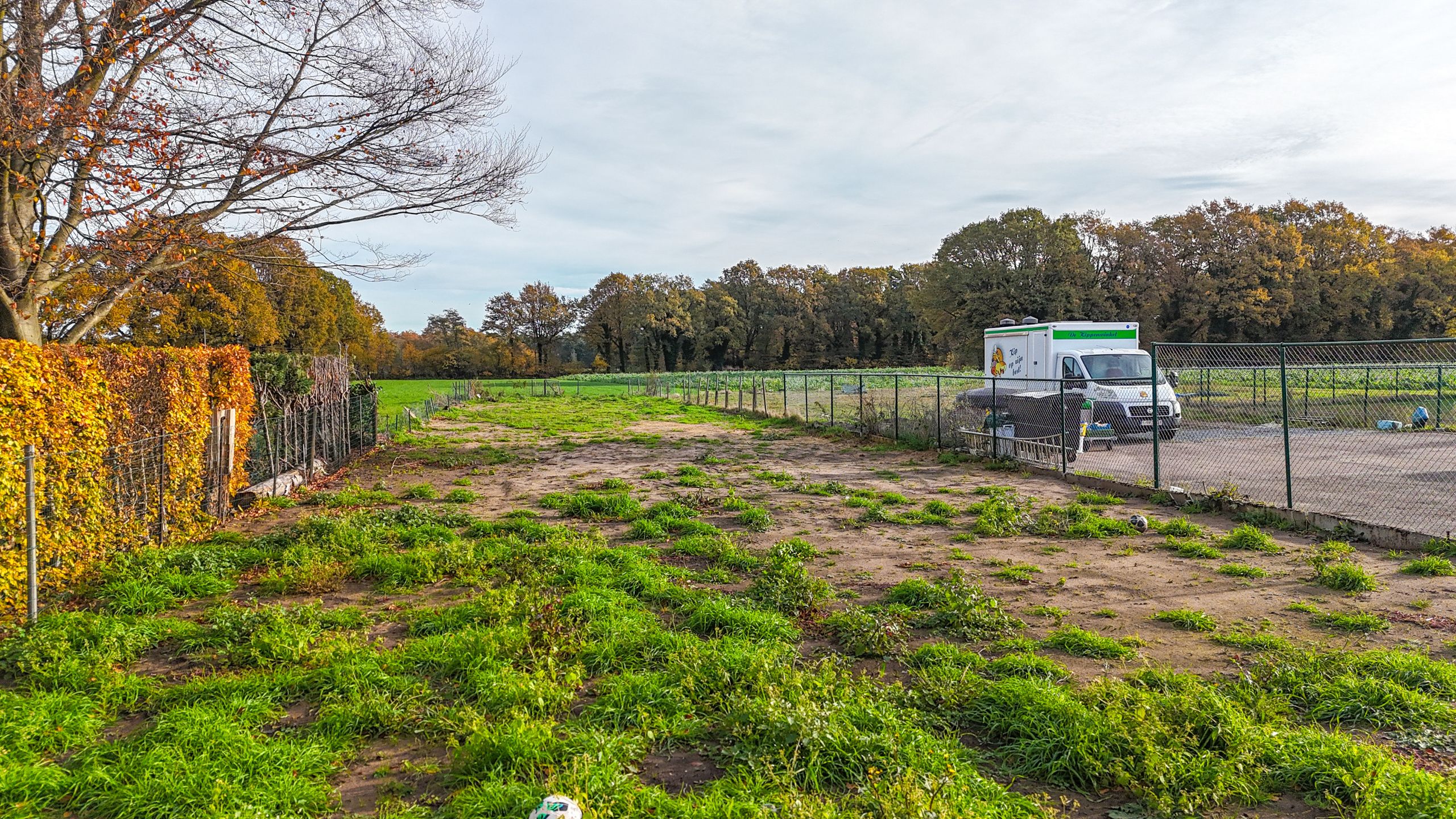 Te vernieuwen woning met 11a 87ca grond in Heusden-Zolder! foto 5