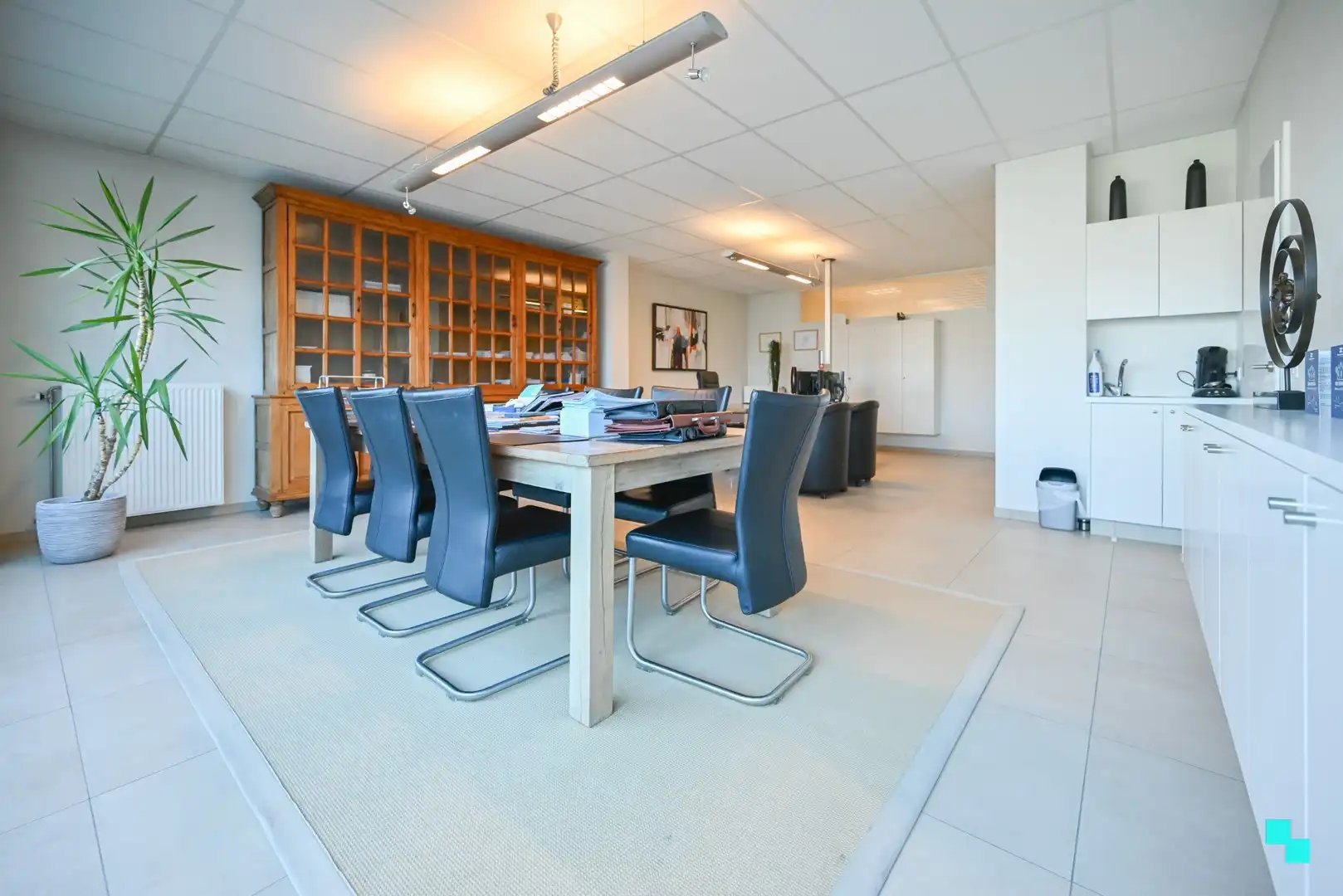 Uiterst commercieel en vlot bereikbaar handelspand (340 m²) te Izegem foto 15