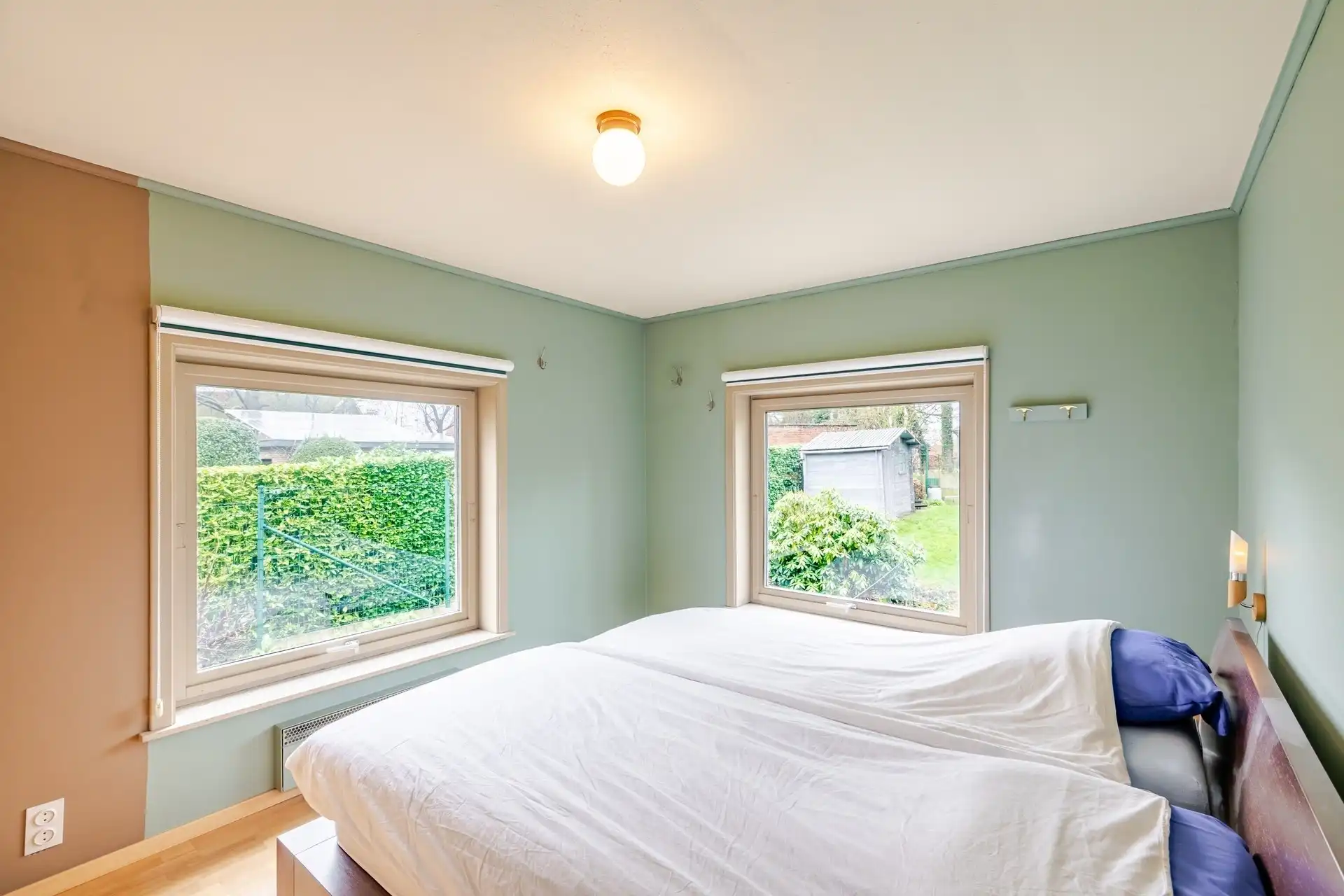 Bungalow met 4 slks, tuin en dubbele garage foto 10