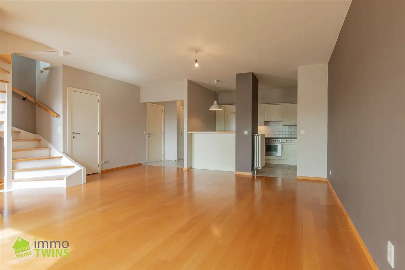 Duplex app. met 3 slpks, terras, autostaanplaats & garage foto 4