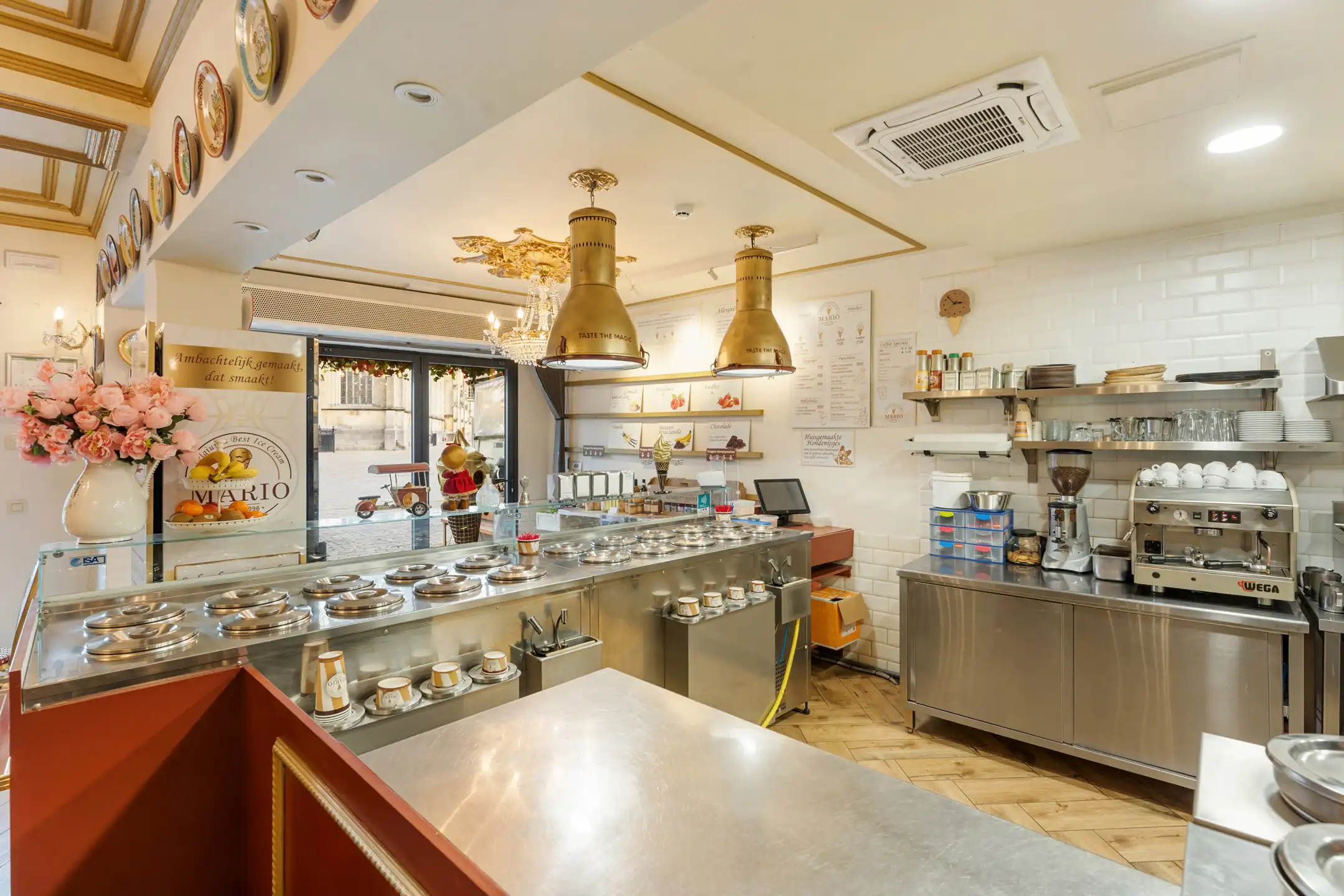 Karaktervol handelspand met gerenommeerd ijssalon en B&B foto 9