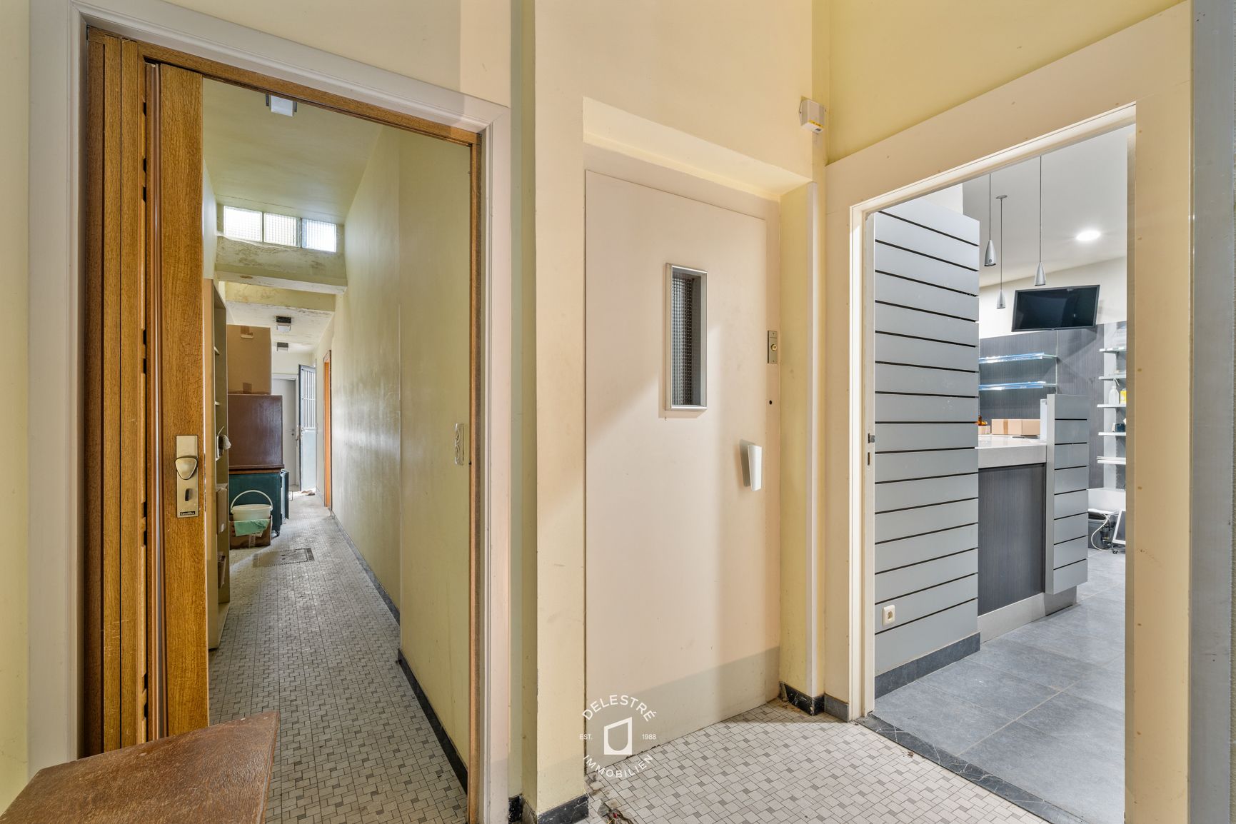 ERG RUIME MULTIUNCTIONELE EIGENDOM MET 3 GARAGES  foto 9