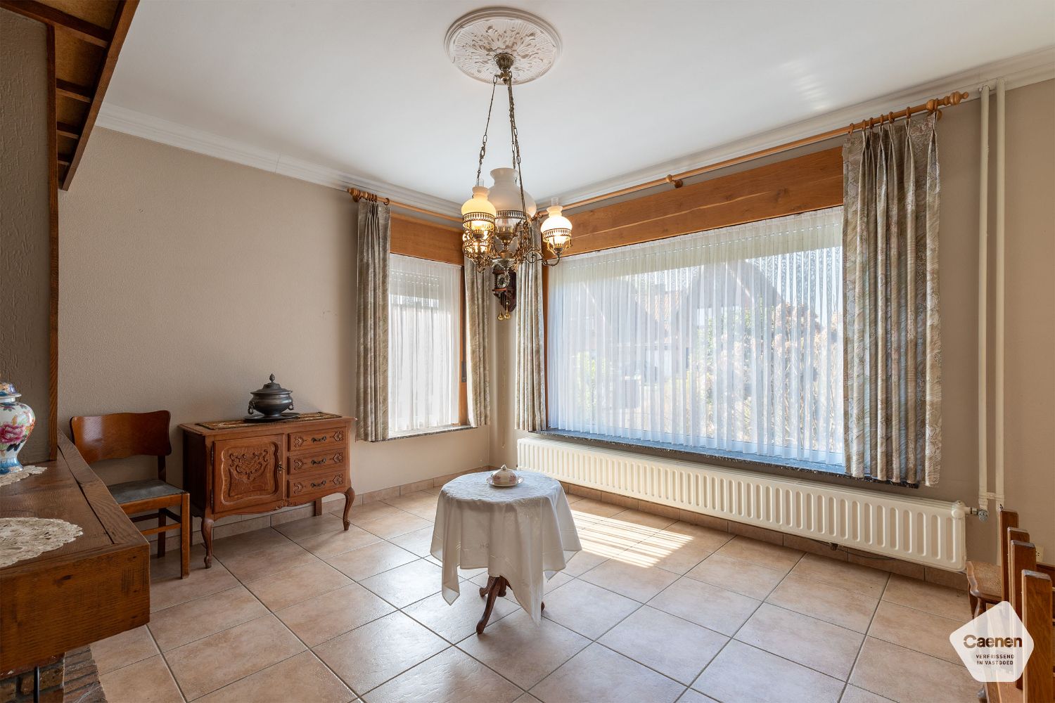 UITNODIGENDE BUNGALOW met 3 mooie slaapkamers, garage en een perceel van 1238 m² foto 11