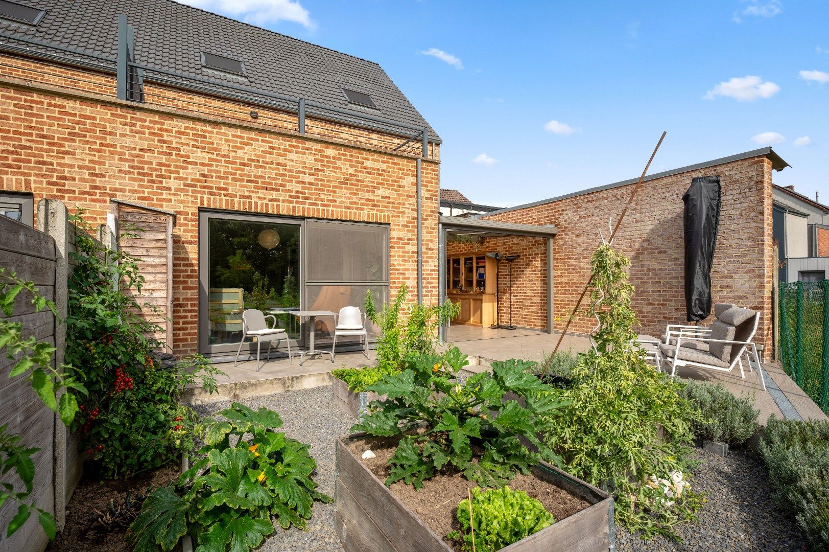 Gelijkvloers appartement met terras en tuin! foto 19