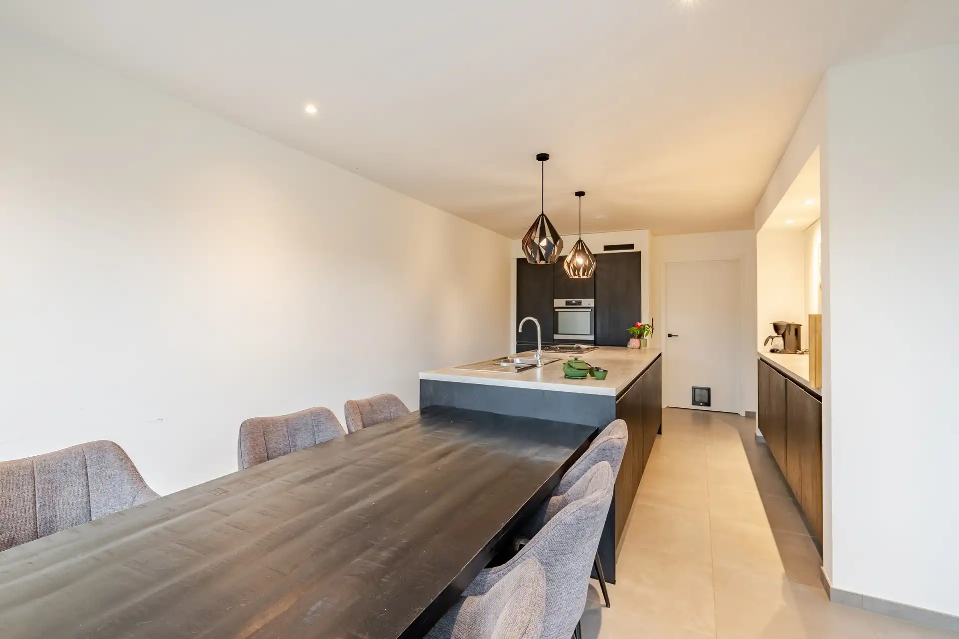 Ruime energiezuinige woning (2022) met 5 slaapkamers en zonnige tuin foto 12