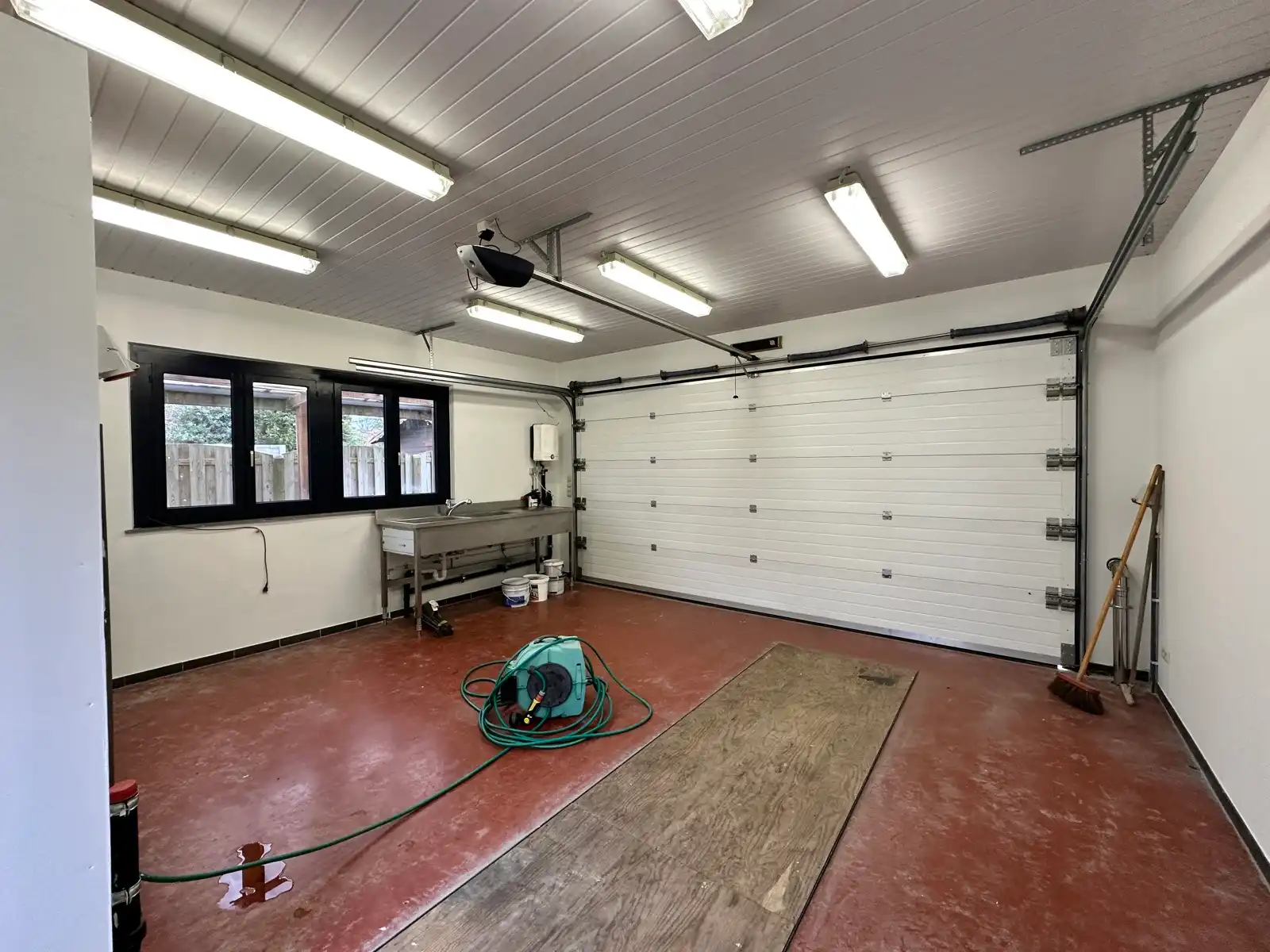 Gerenoveerde instapklare woning met tuin & terras & garages foto 49