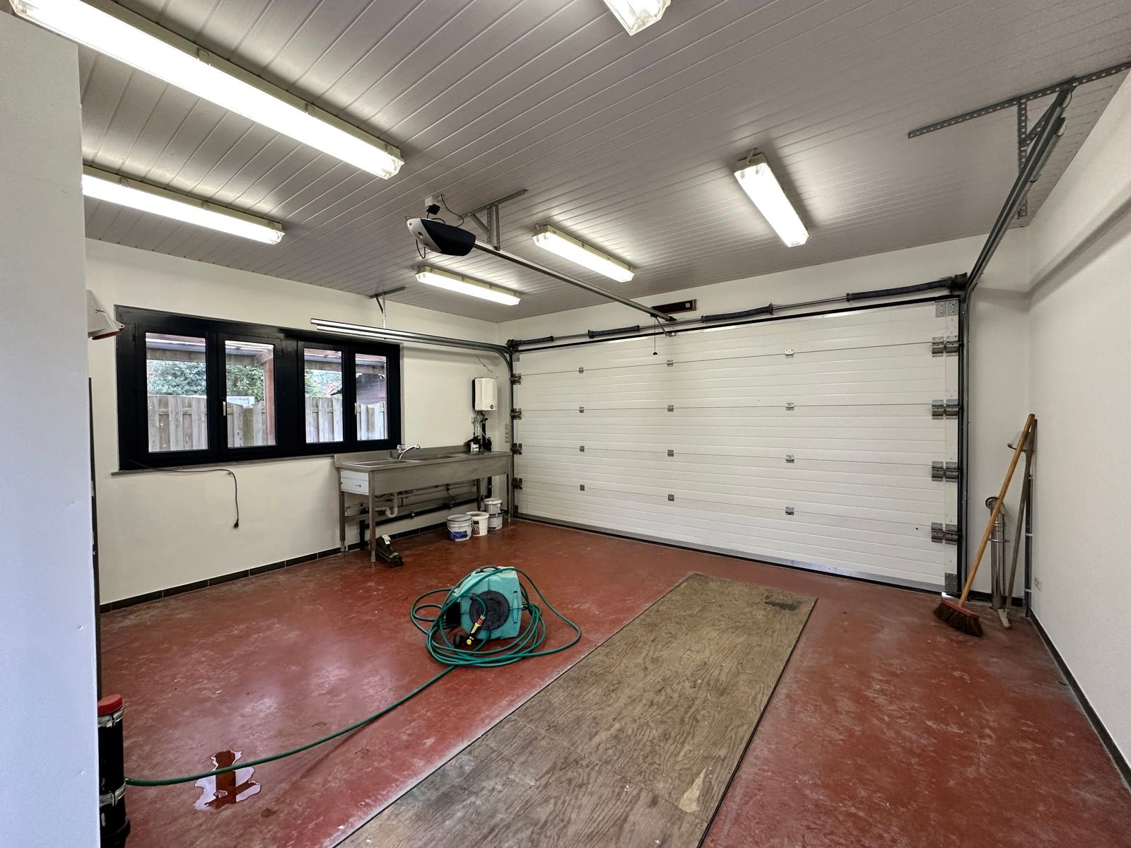 Gerenoveerde instapklare woning met tuin & terras & garages foto 49