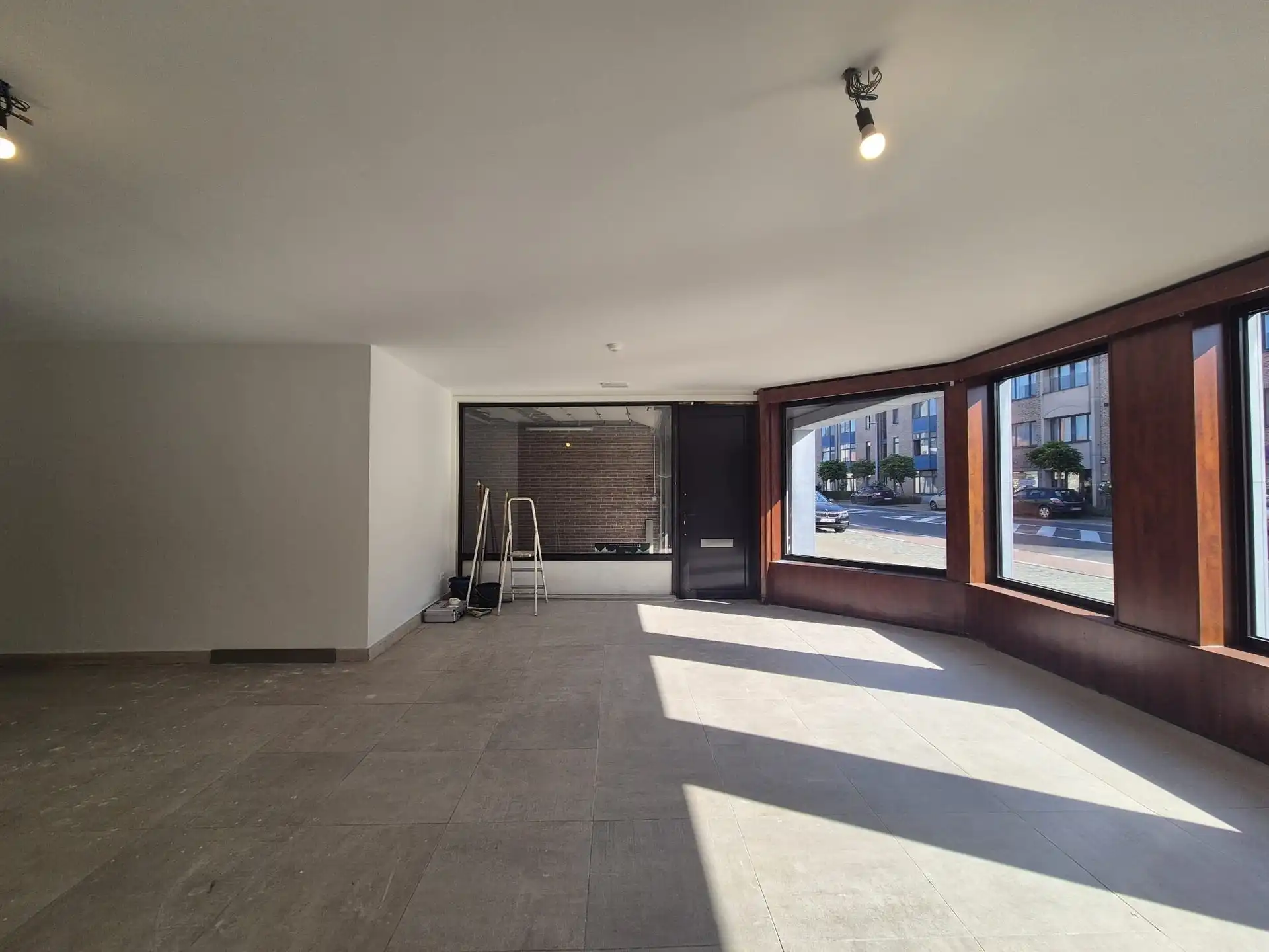Ruim triplex appartement met polyvalente ruimte op toplocatie in het hart van Wetteren foto 4
