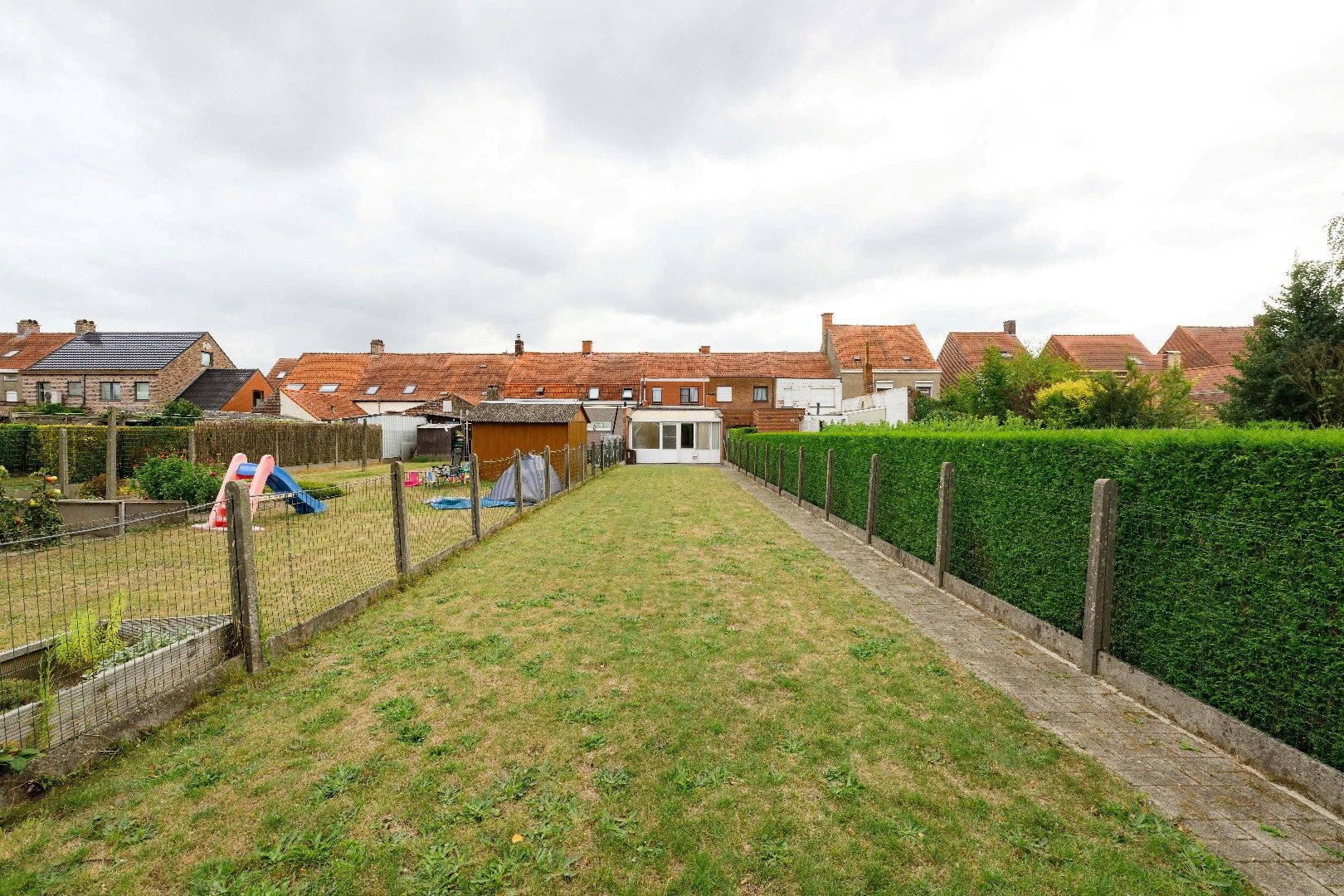 GOED ONDERHOUDEN RIJWONING MET 3 SLPKS, TUIN & GARAGE foto 15