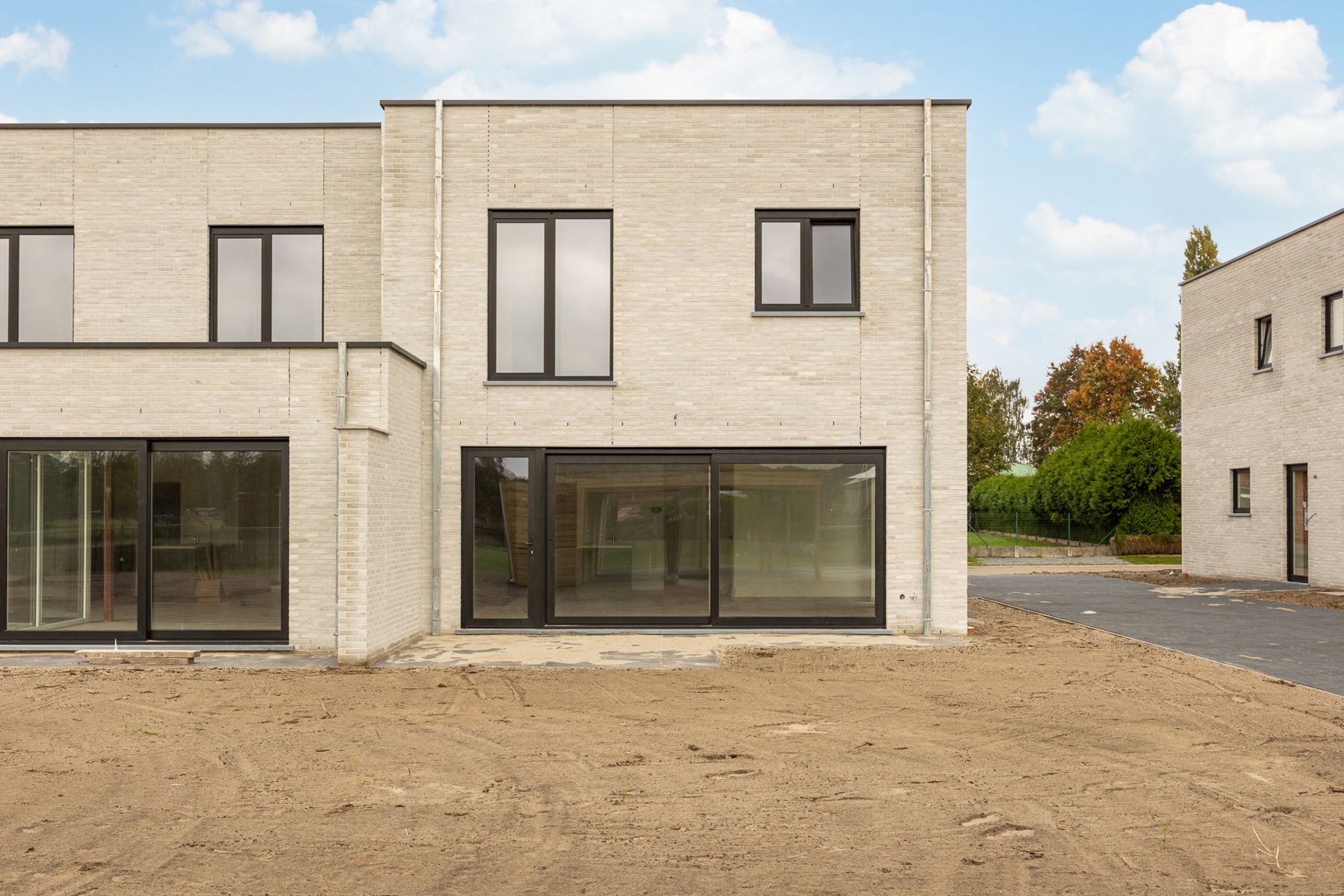 Halfopen woning met 3 slaapkamers en carport/fietsenberging op perceel van ca 370 m² foto 17