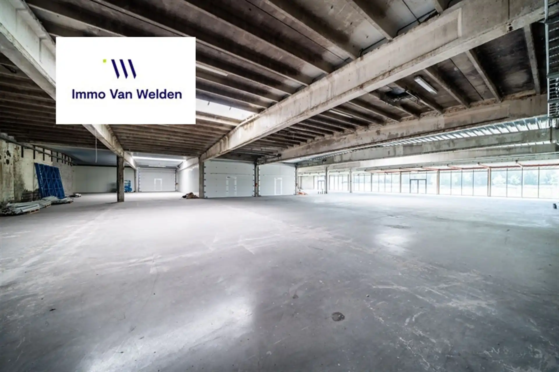 SHOWROOM / BEDRIJFSRUIMTE OP TOPLIGGING LANGS DE N60 foto 17