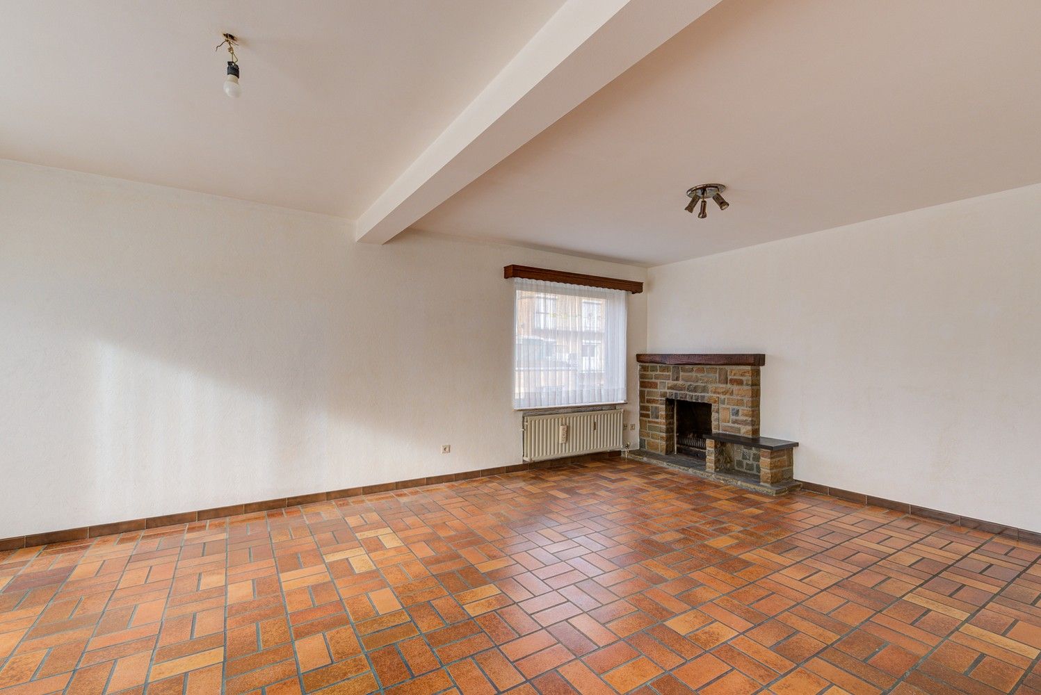VERZORGD APPARTEMENT MET 3 SLAAPKAMERS, RUIM TERRAS EN AUTOSTAANPLAATS NABIJ HET CENTRUM VAN BILZEN foto 2