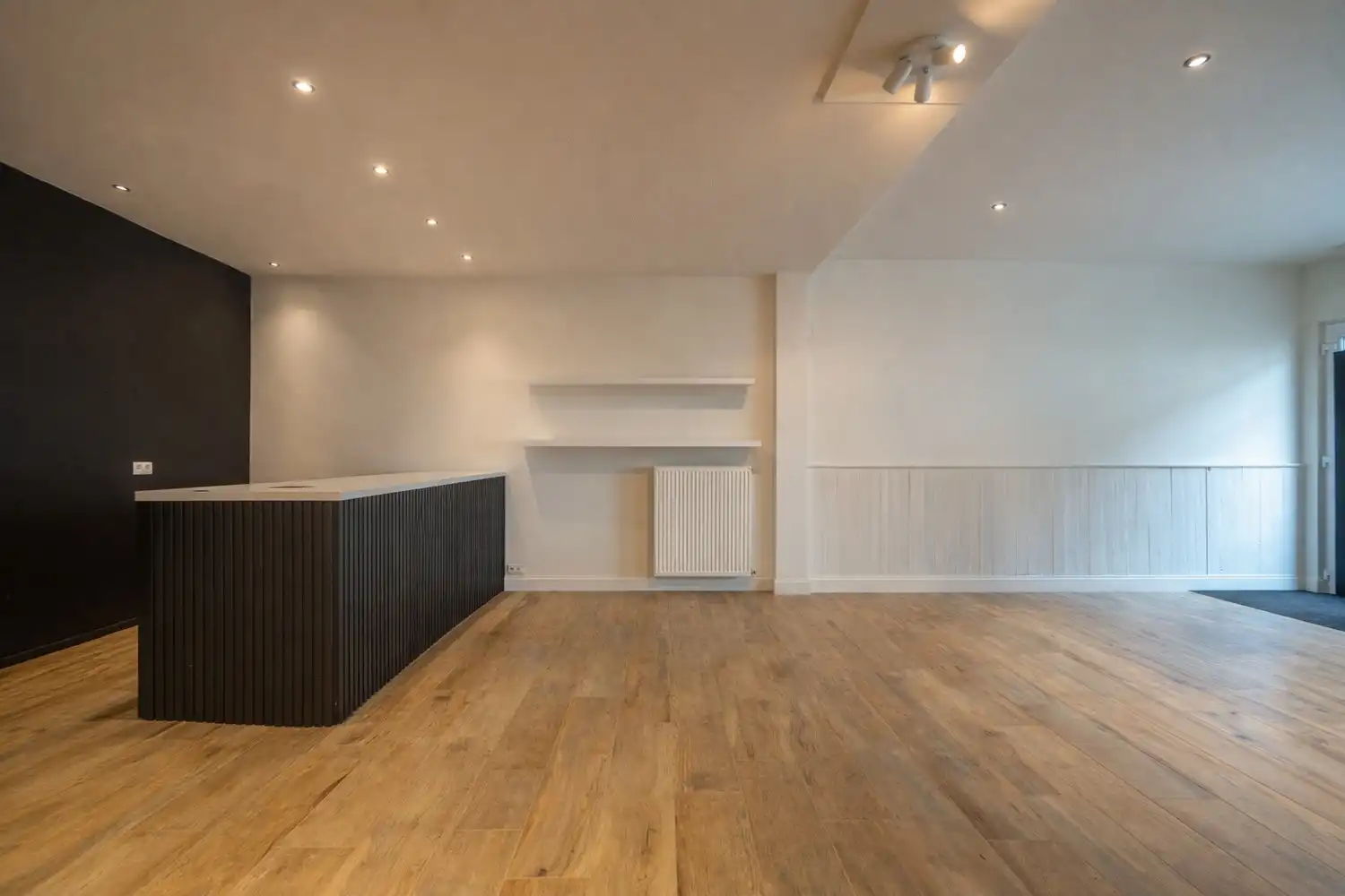 VEELZIJDIG PAND CENTRUM foto {{pictureIndex}}