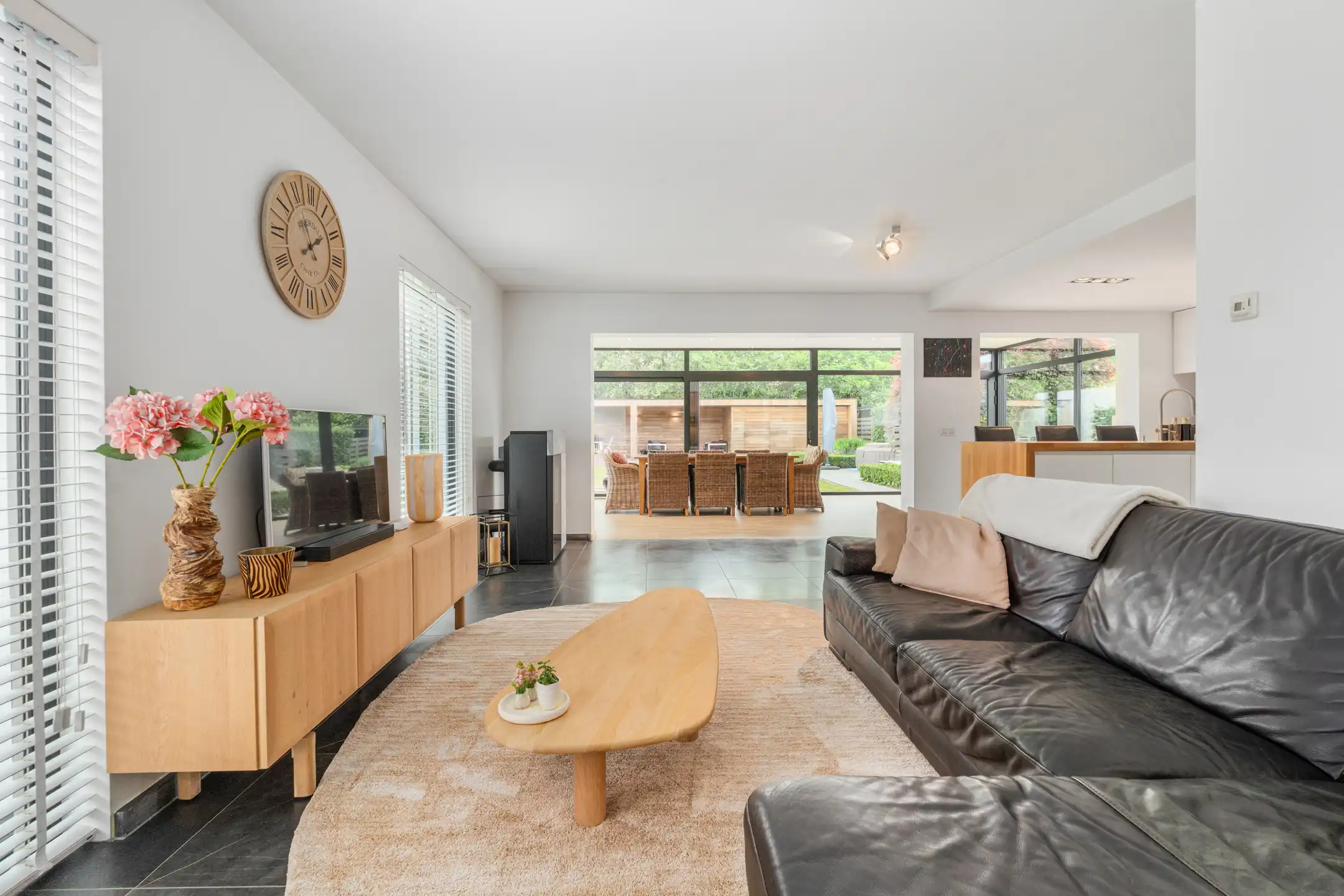 Moderne en lichtrijke huurwoning met 4 slaapkamers te Brecht foto 4