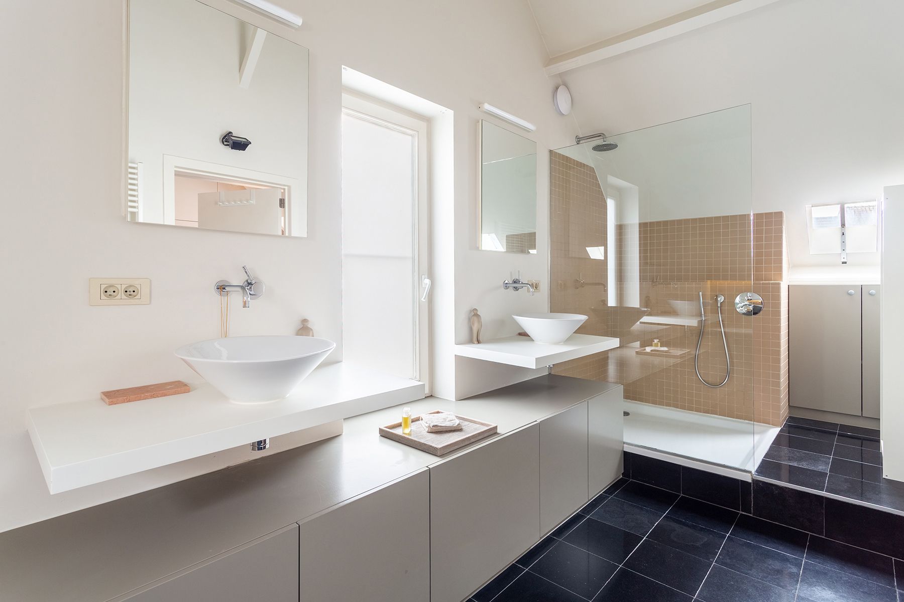 Uitzonderlijk 3 slpk duplex gelegen te centrum van Hove! foto 18