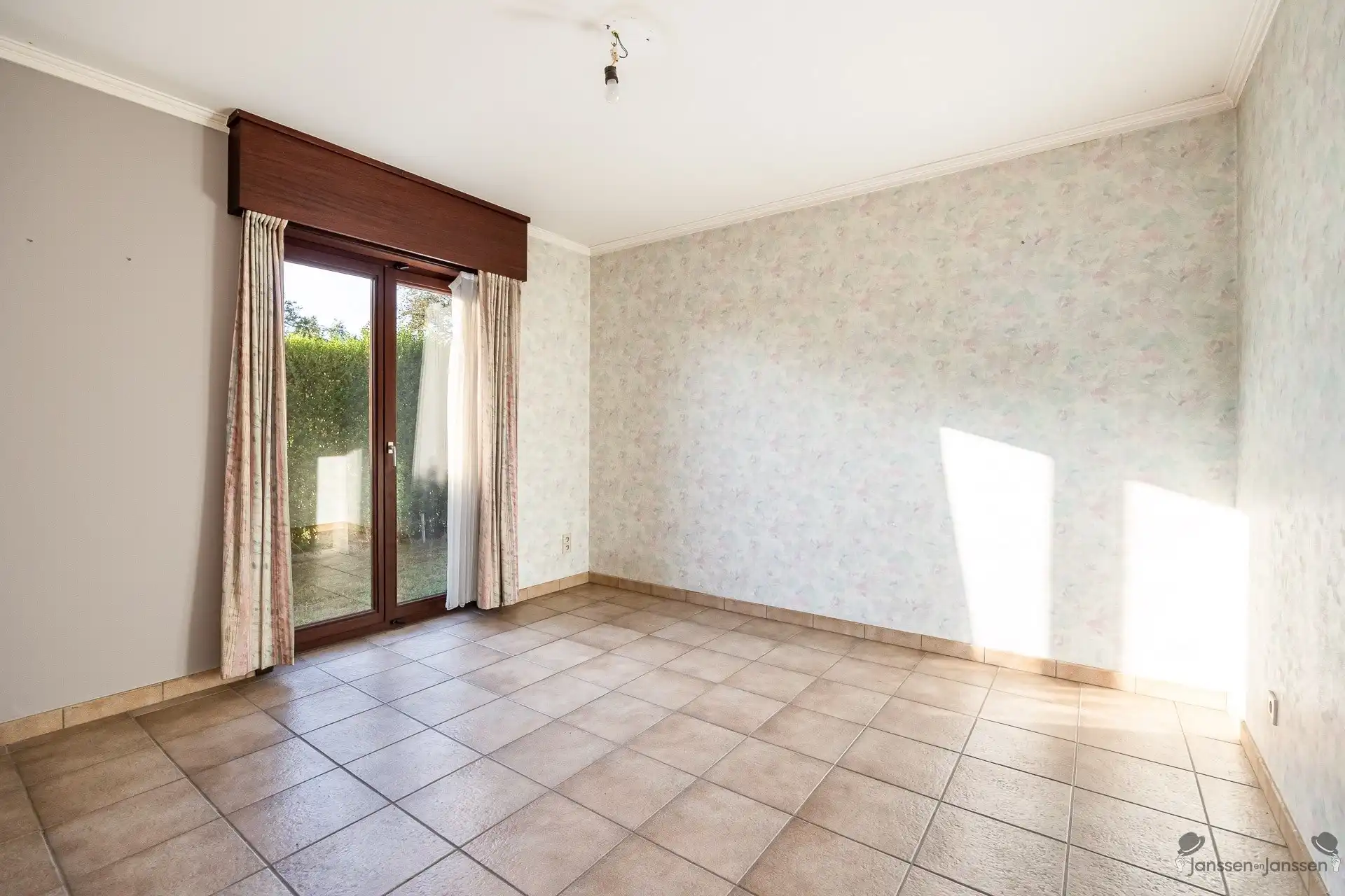 Rustig gelegen villa met uitgestrekte tuin foto 6