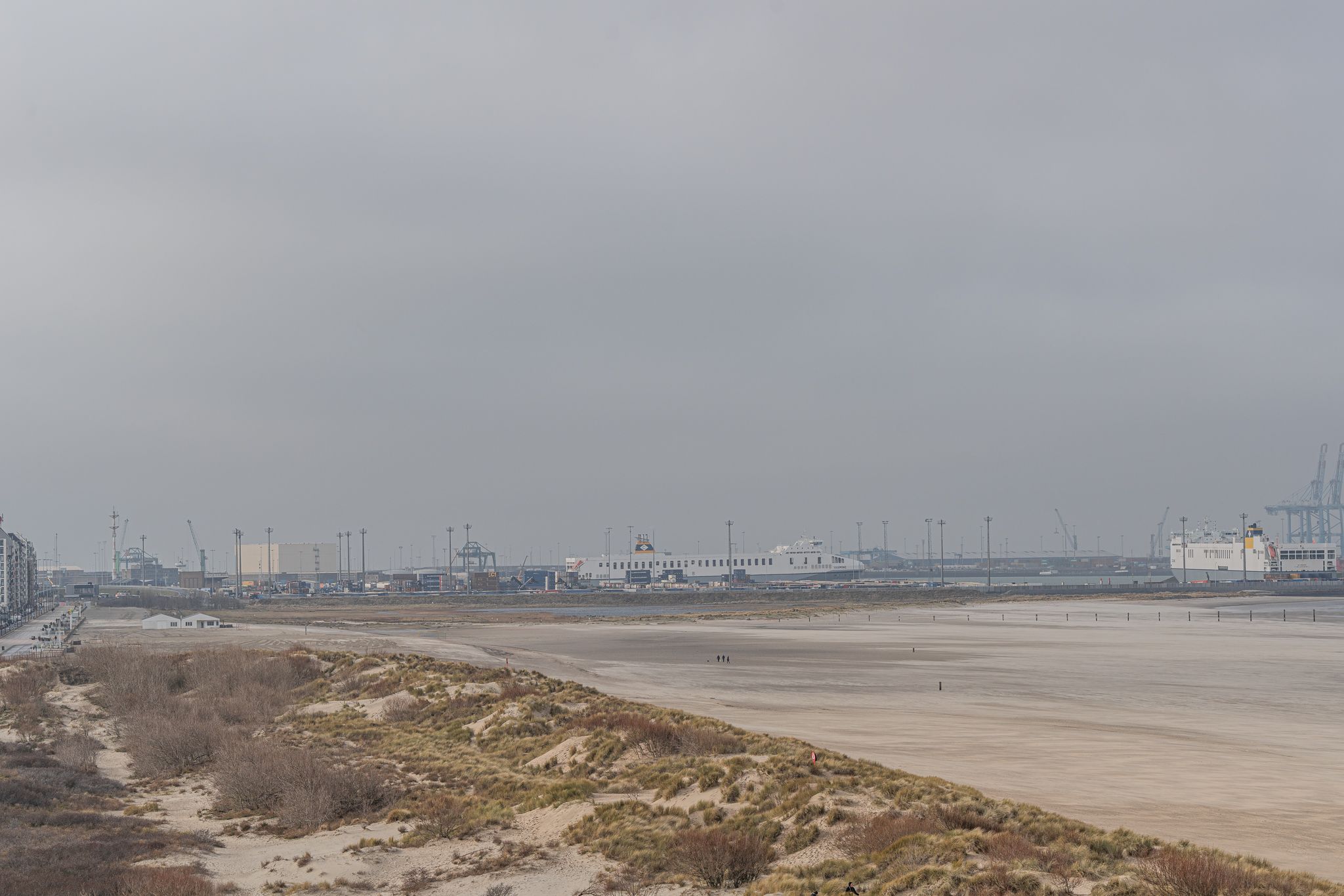 IDEALIS VASTGOED - Uiterst aangenaam, volledig gerenoveerd én gemeubeld appartement, gelegen op een prachtige locatie op de zeedijk in Duinbergen met frontaal zeezicht! foto 52