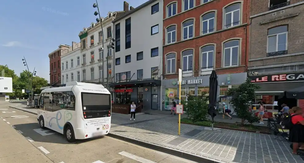 HANDELSPAND op toplocatie aan het station van Namen nabij Medi-Market, Burger King, ... foto 3