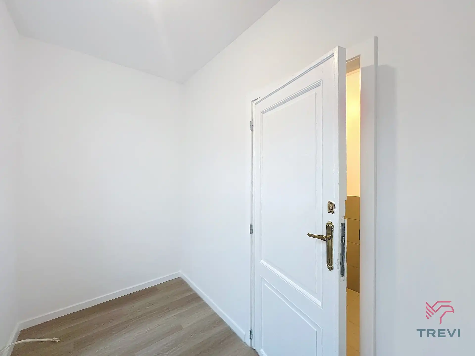 Volledig gerenoveerd appartement met 1 slaapkamer! foto 7