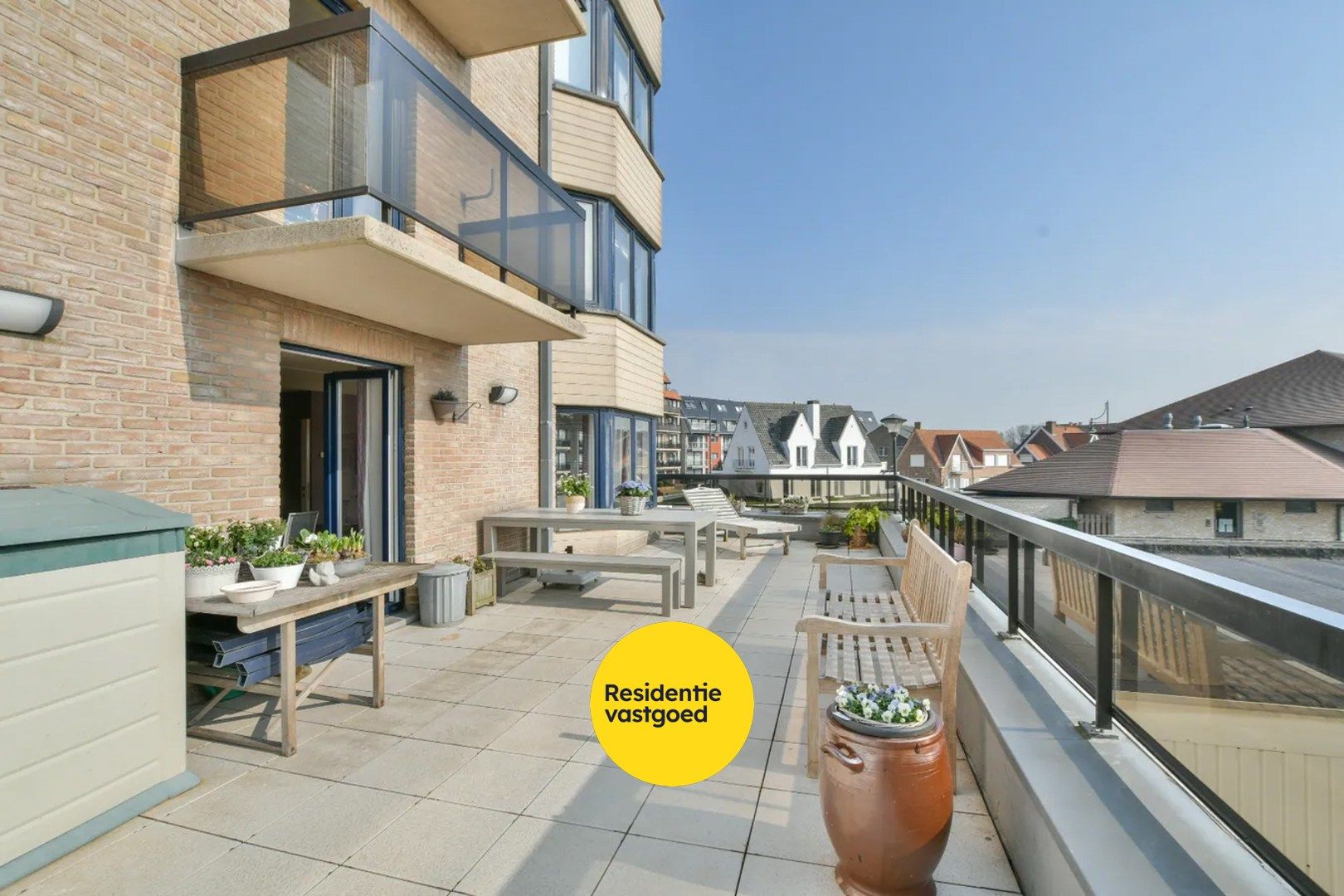 Instapklaar 2-slaapkamerappartement met ruim terras vlakbij het strand te Bredene foto 4